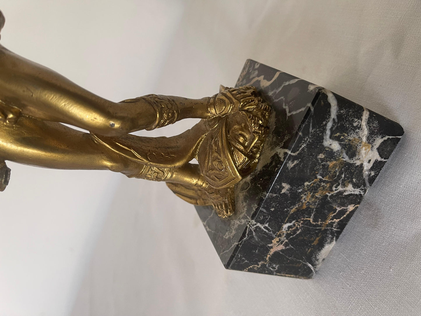 Statuetta in bronzo dorato "David di Donatello" su base in marmo nero