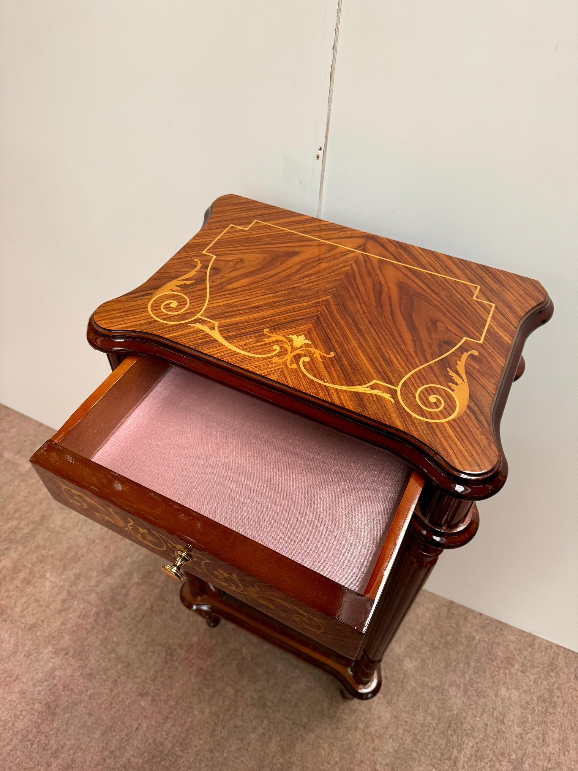 Vetrina italiana in legno noce vintage anni '90