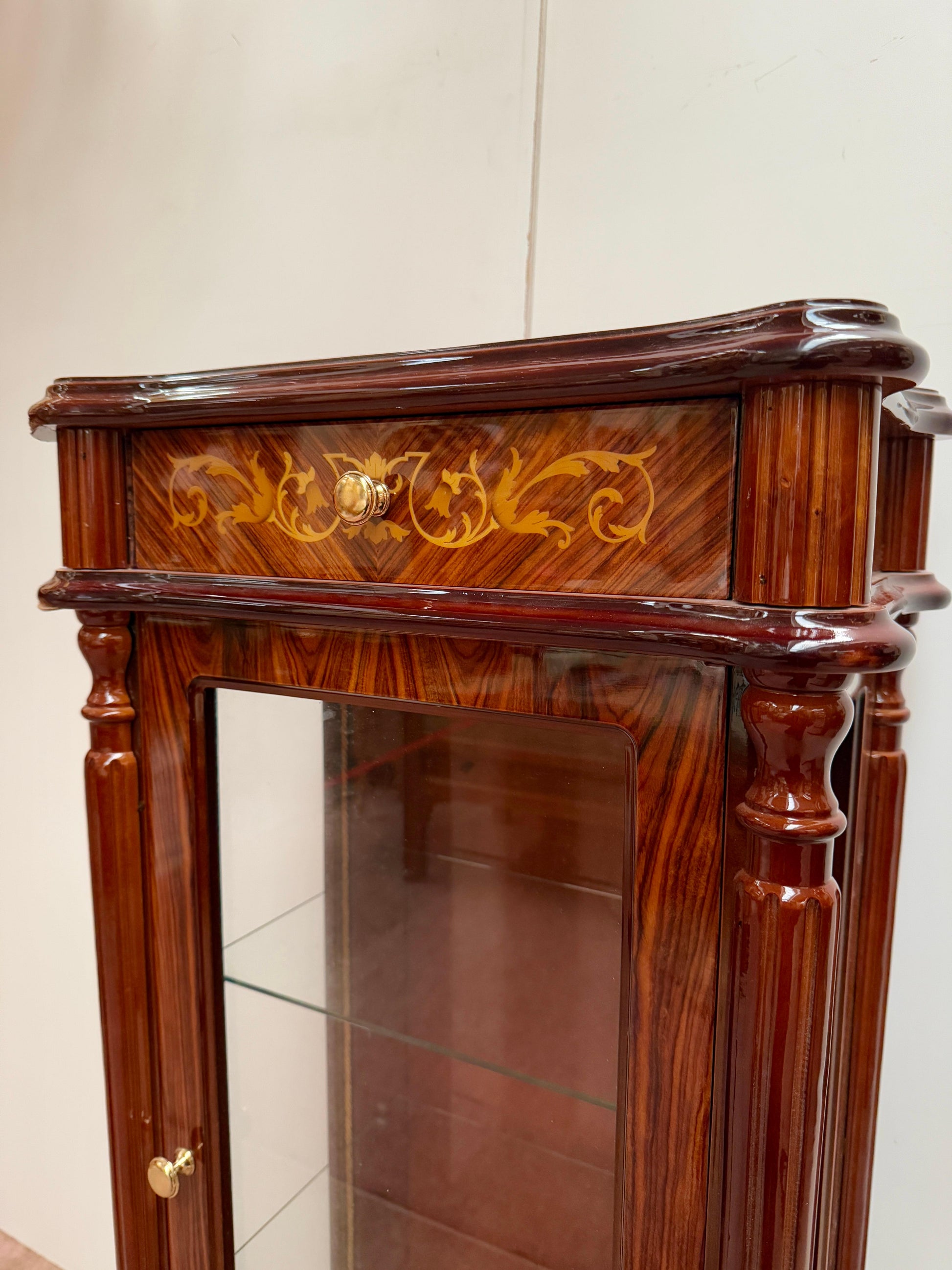 Vetrina italiana in legno noce vintage anni '90