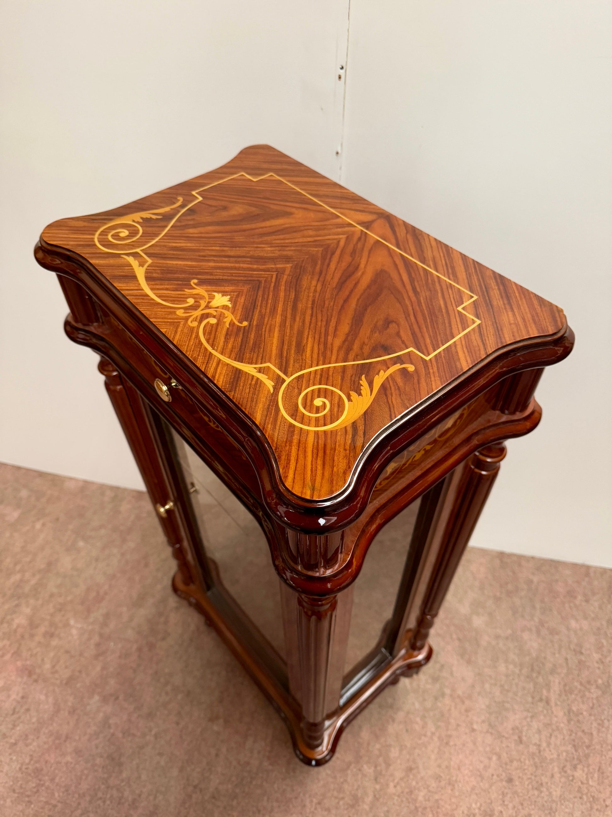 Vetrina italiana in legno noce vintage anni '90