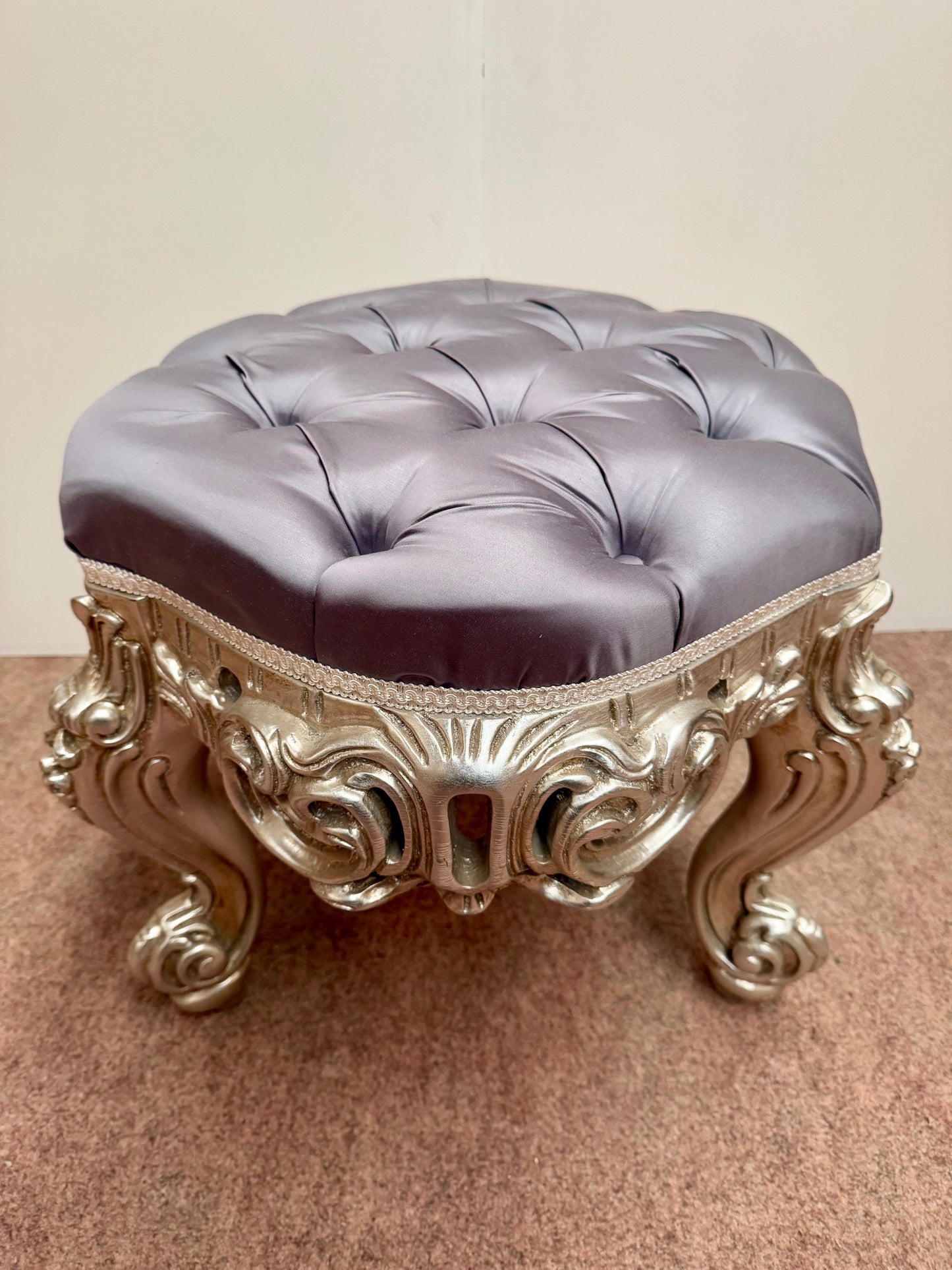 Pouf di lusso in legno intagliato argentato italian XX secolo