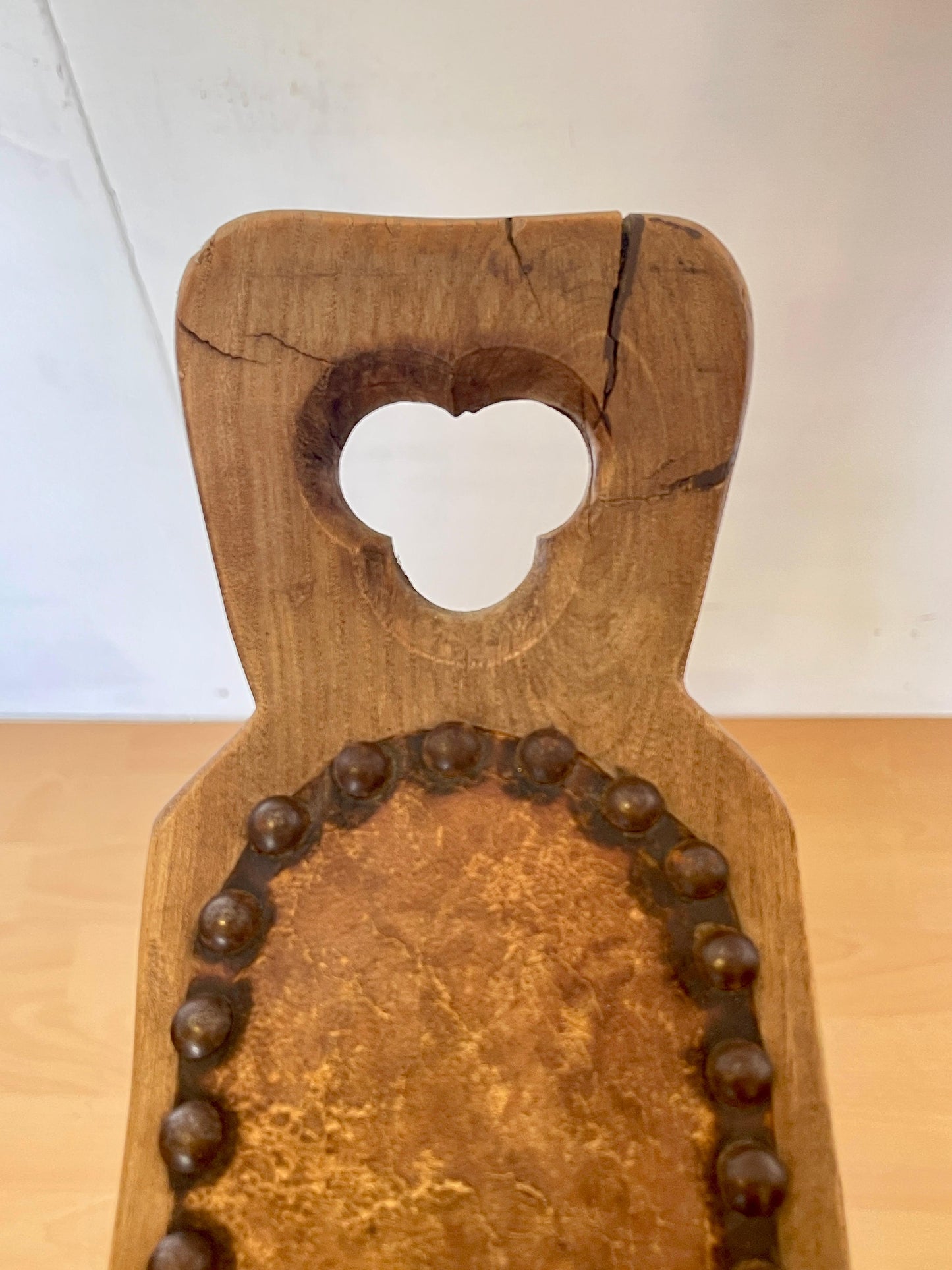 Coppia di Sgabelli Rustici in Legno Massello – Stile Montano Vintage