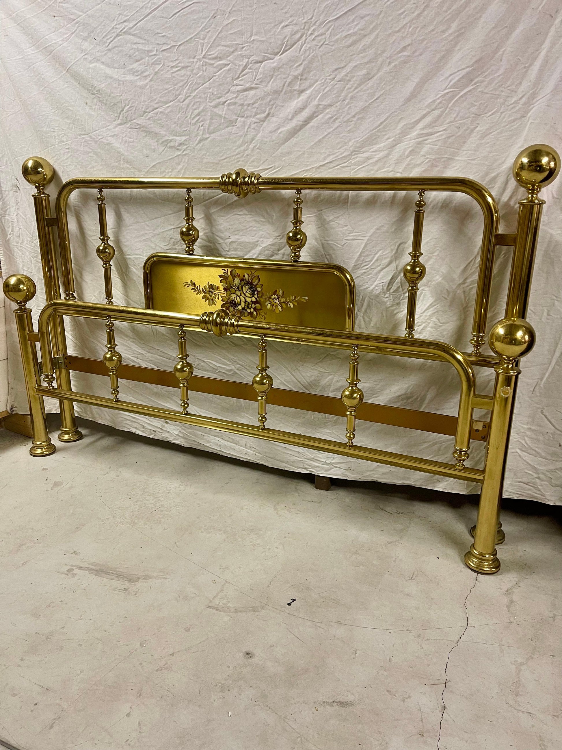 Letto in ottone dorato de disegn italiano stile vittoriano vintage anni '60