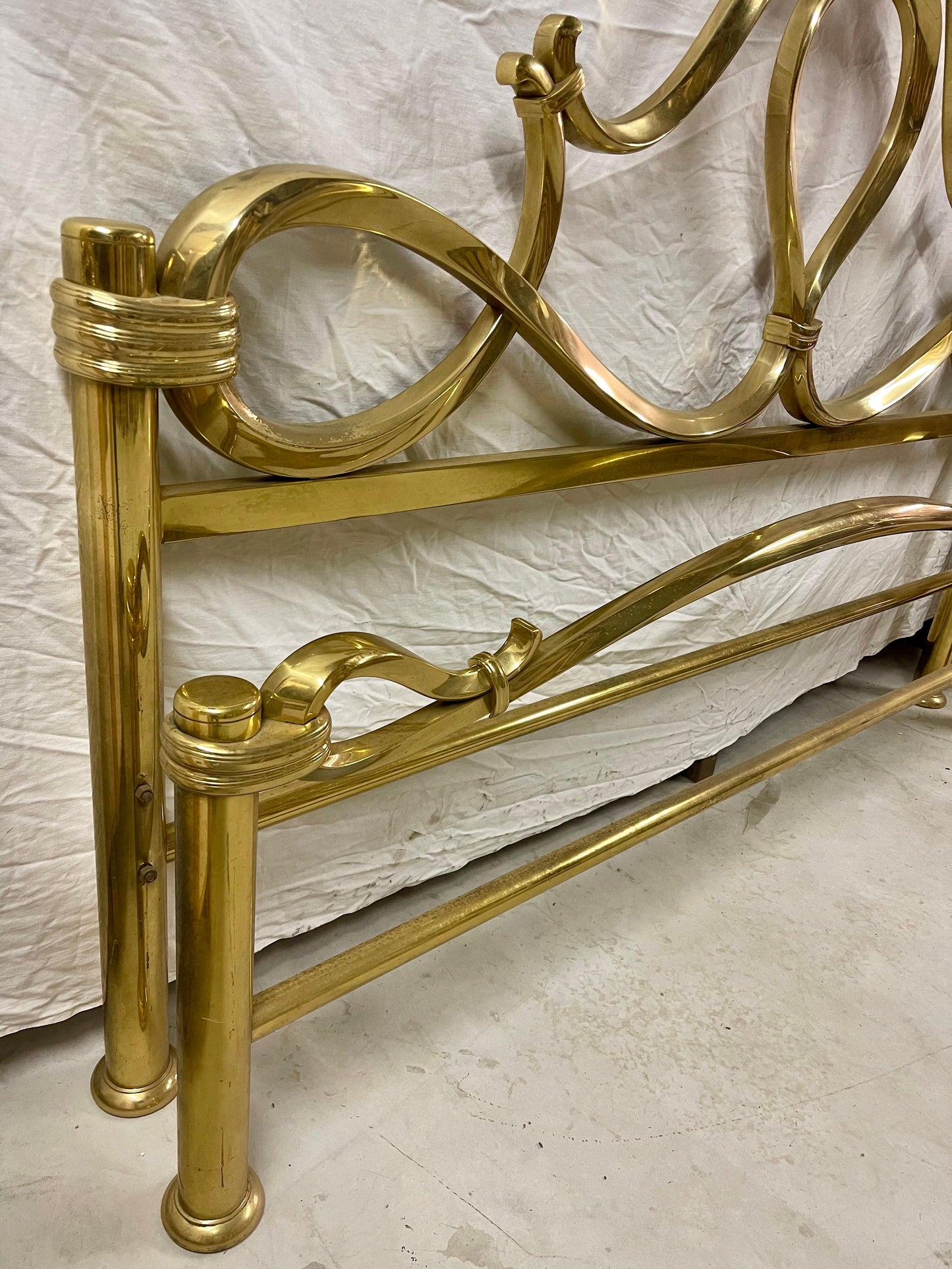 Letto italiano in ottone dorato stile Mid Century Hollywood Regency anni '60