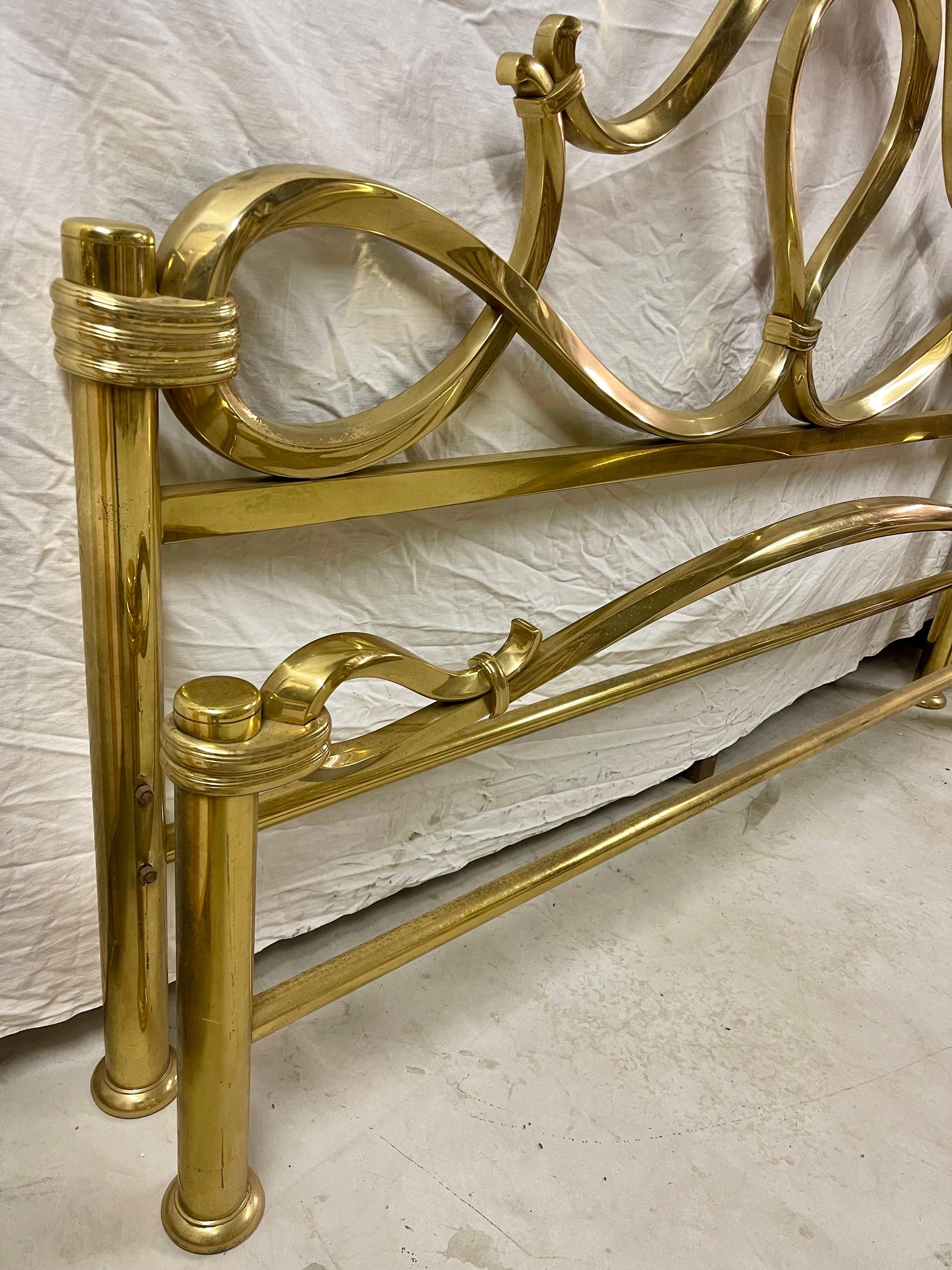 Letto italiano in ottone dorato stile Mid Century Hollywood Regency anni '60