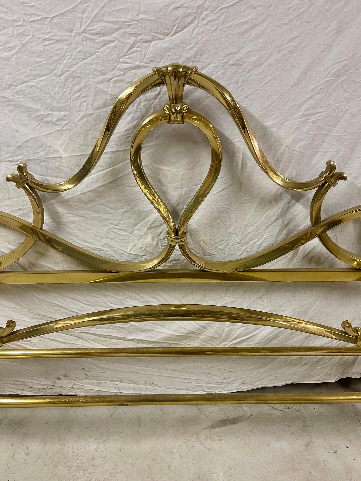 Letto italiano in ottone dorato stile Mid Century Hollywood Regency anni '60