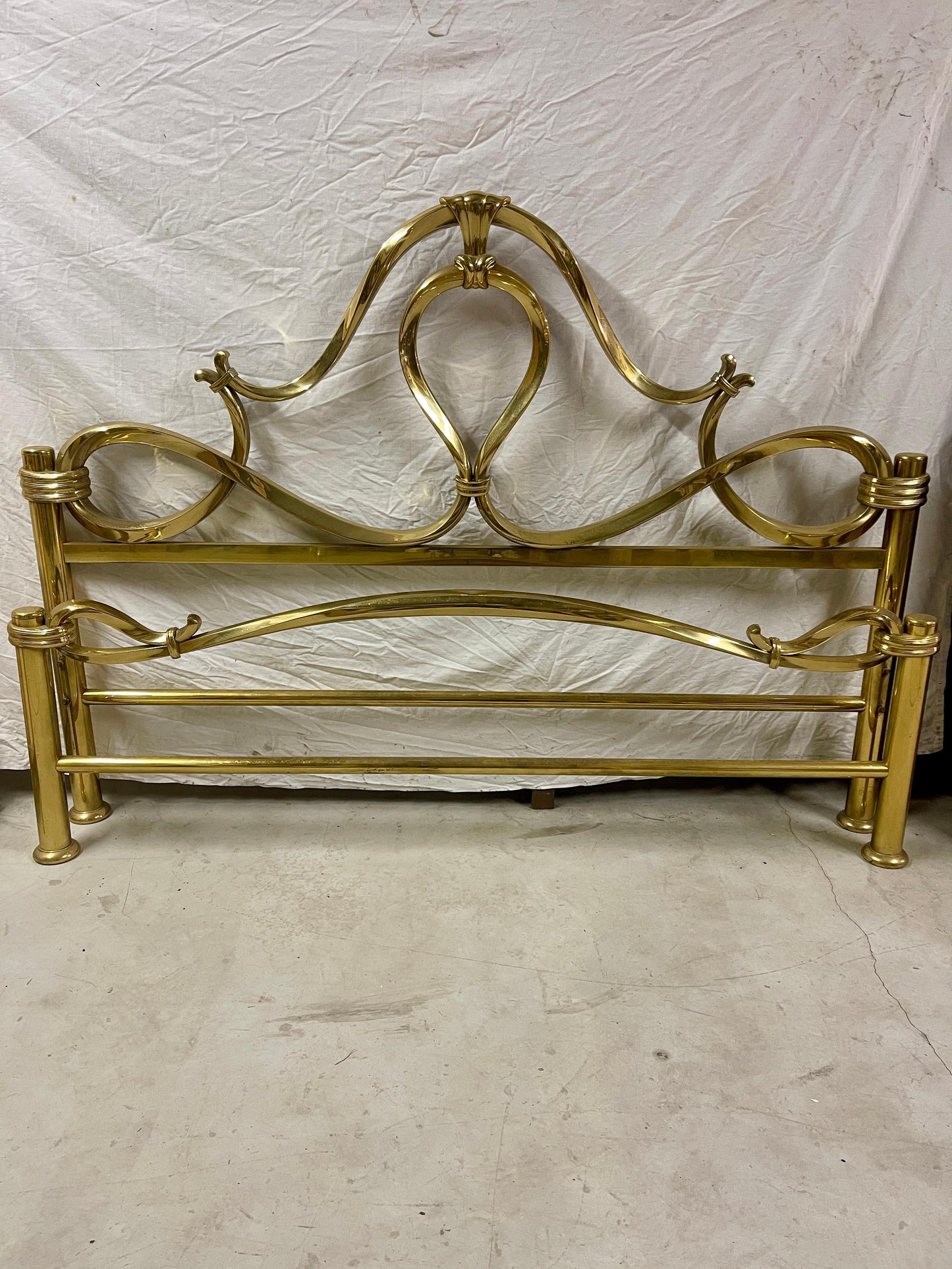 Letto italiano in ottone dorato stile Mid Century Hollywood Regency anni '60