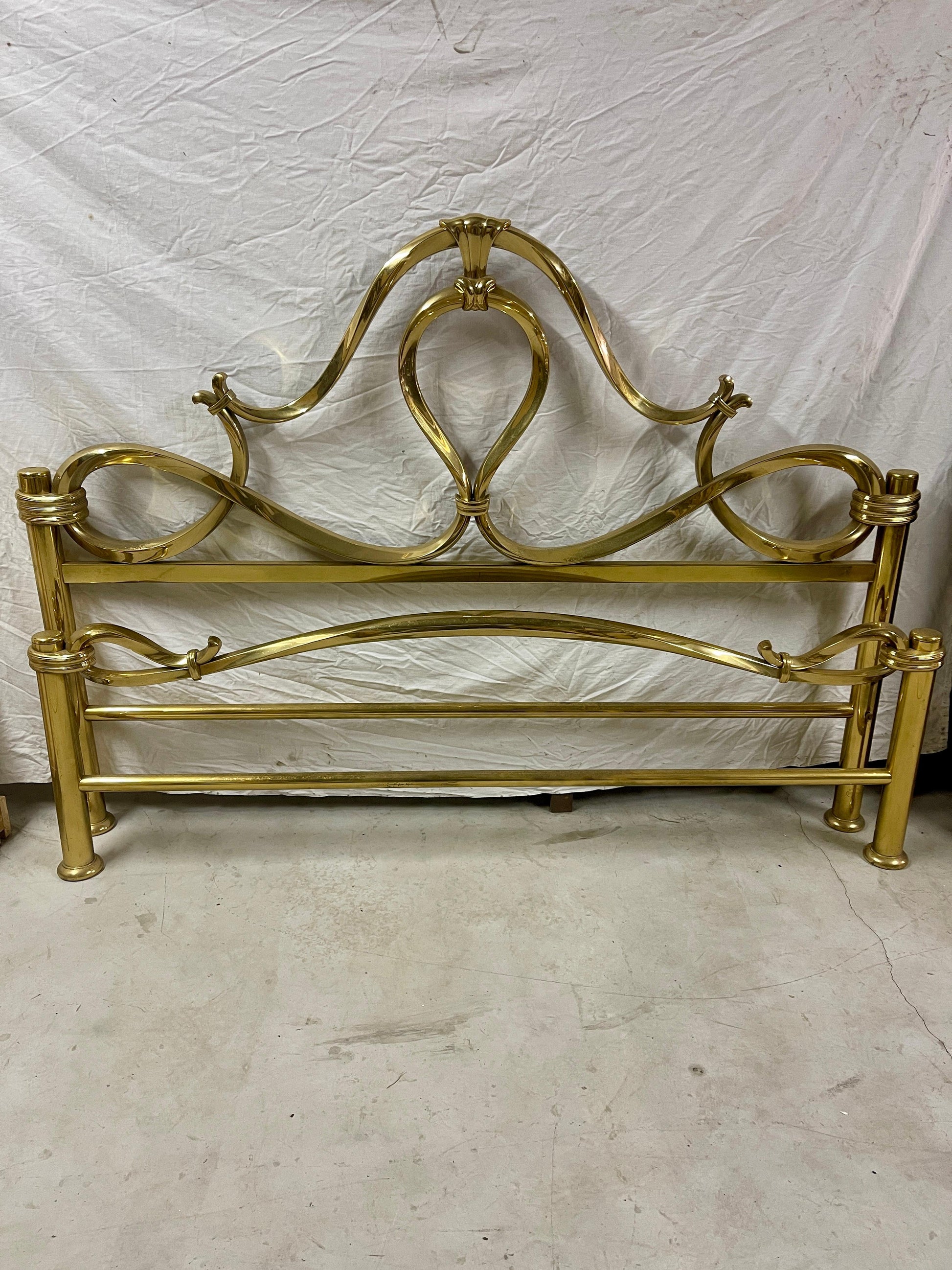 Letto italiano in ottone dorato stile Mid Century Hollywood Regency anni '60