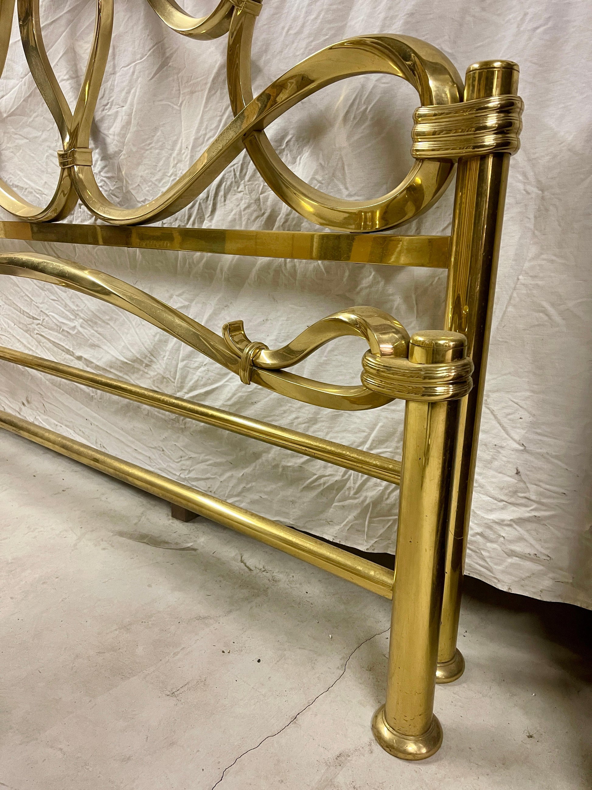 Letto italiano in ottone dorato stile Mid Century Hollywood Regency anni '60