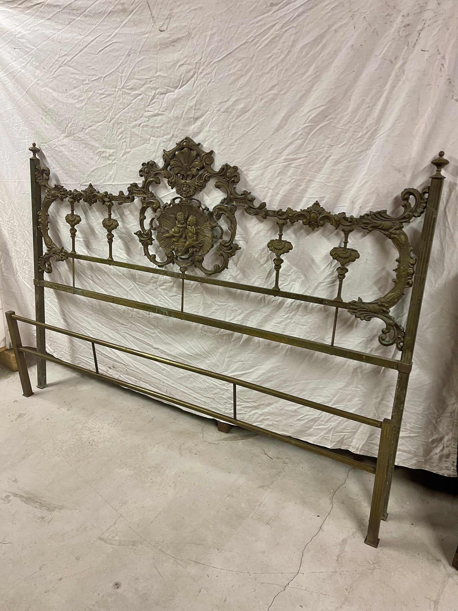 Letto antico in ferro battuto italiano XIX secolo