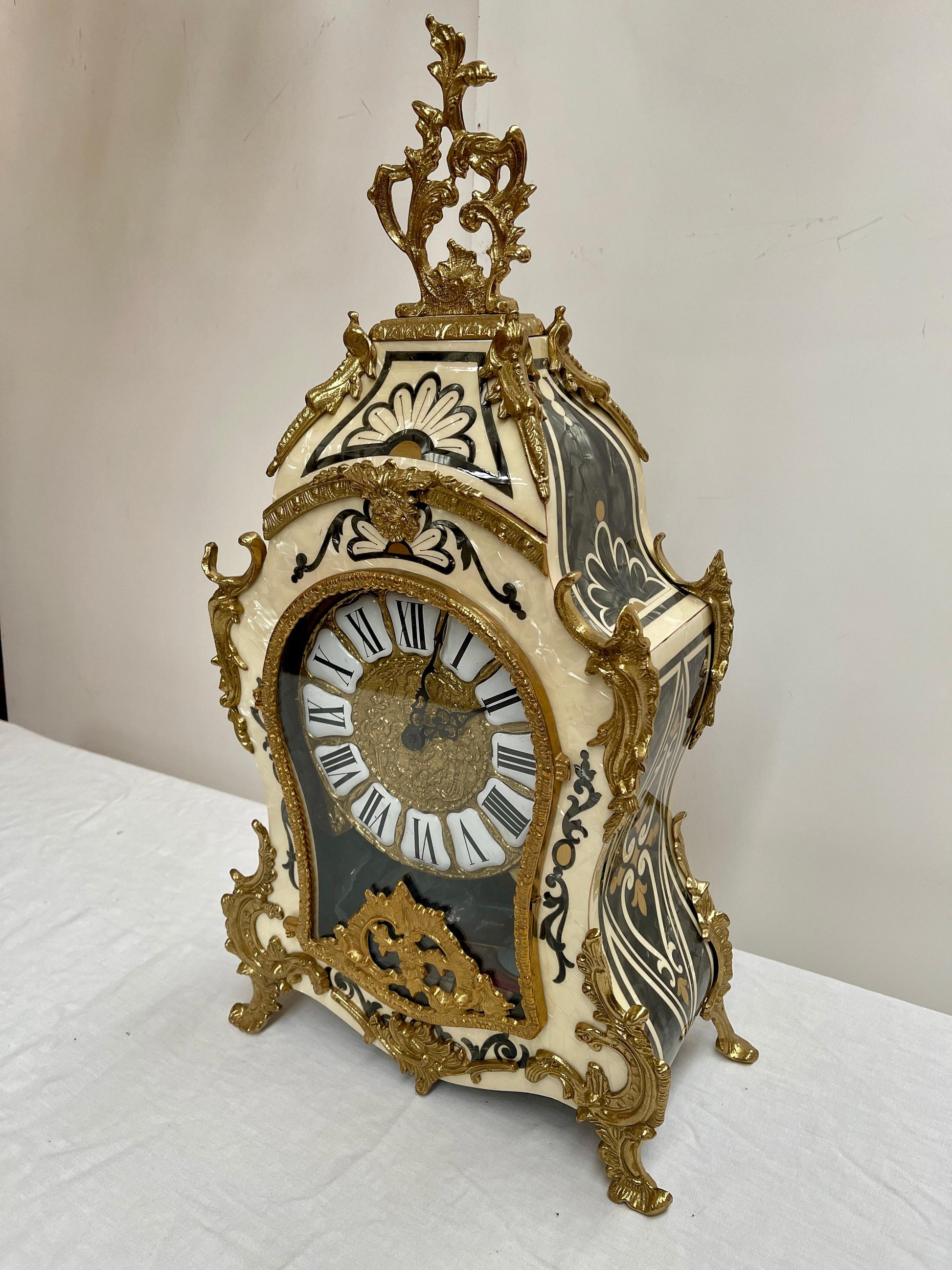 Orologio italiano in bronzo e legno a batteria stilo francese anni '90