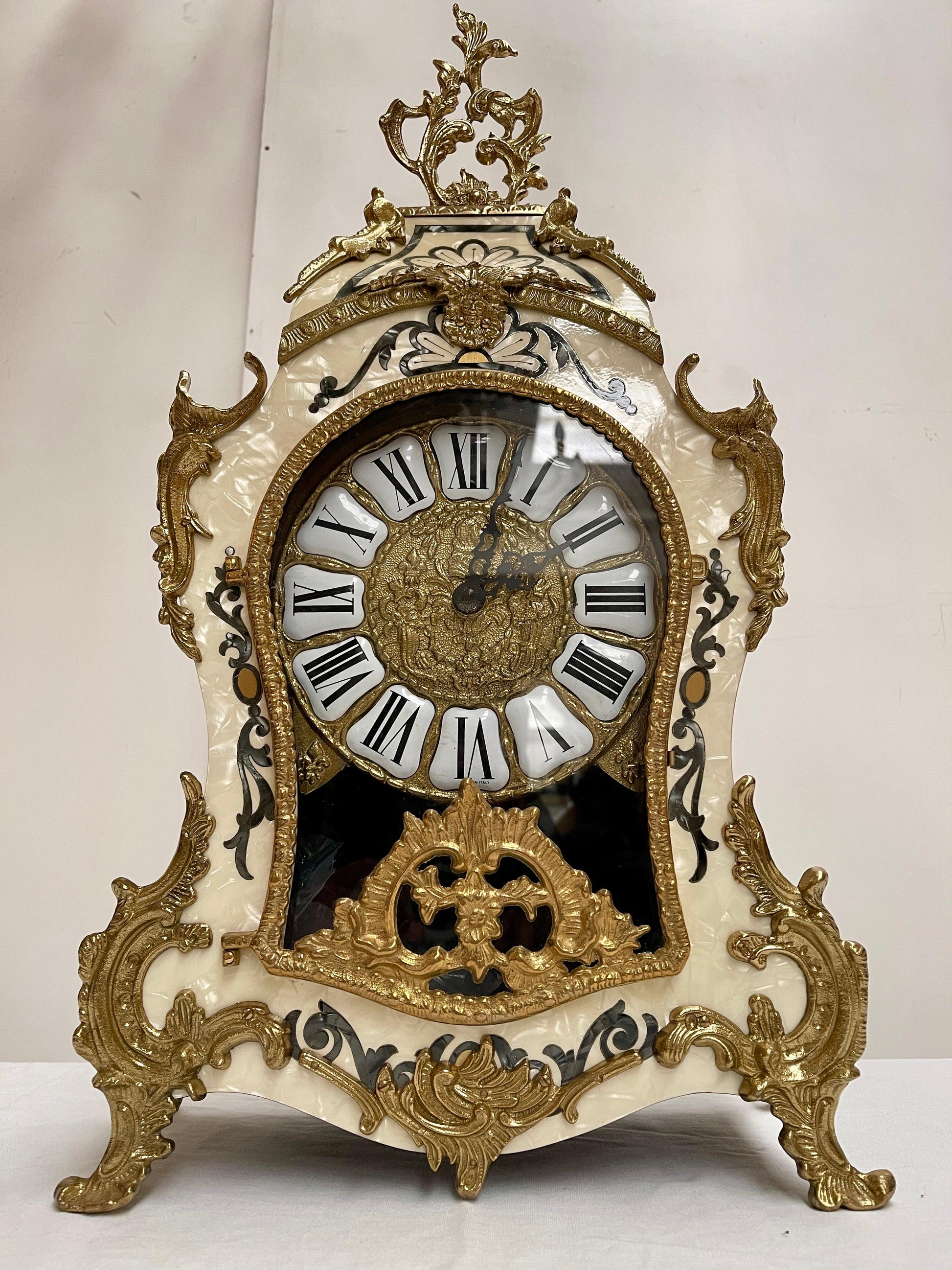 Orologio italiano in bronzo e legno a batteria stilo francese anni '90