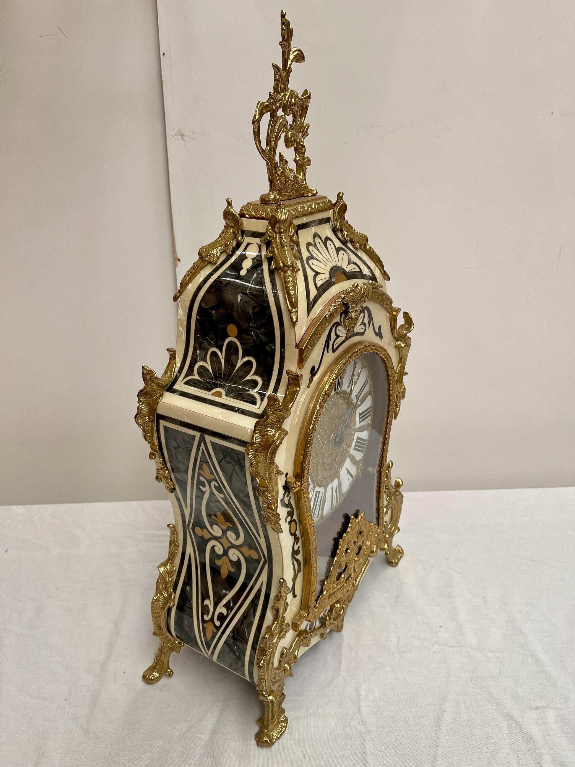 Orologio italiano in bronzo e legno a batteria stilo francese anni '90