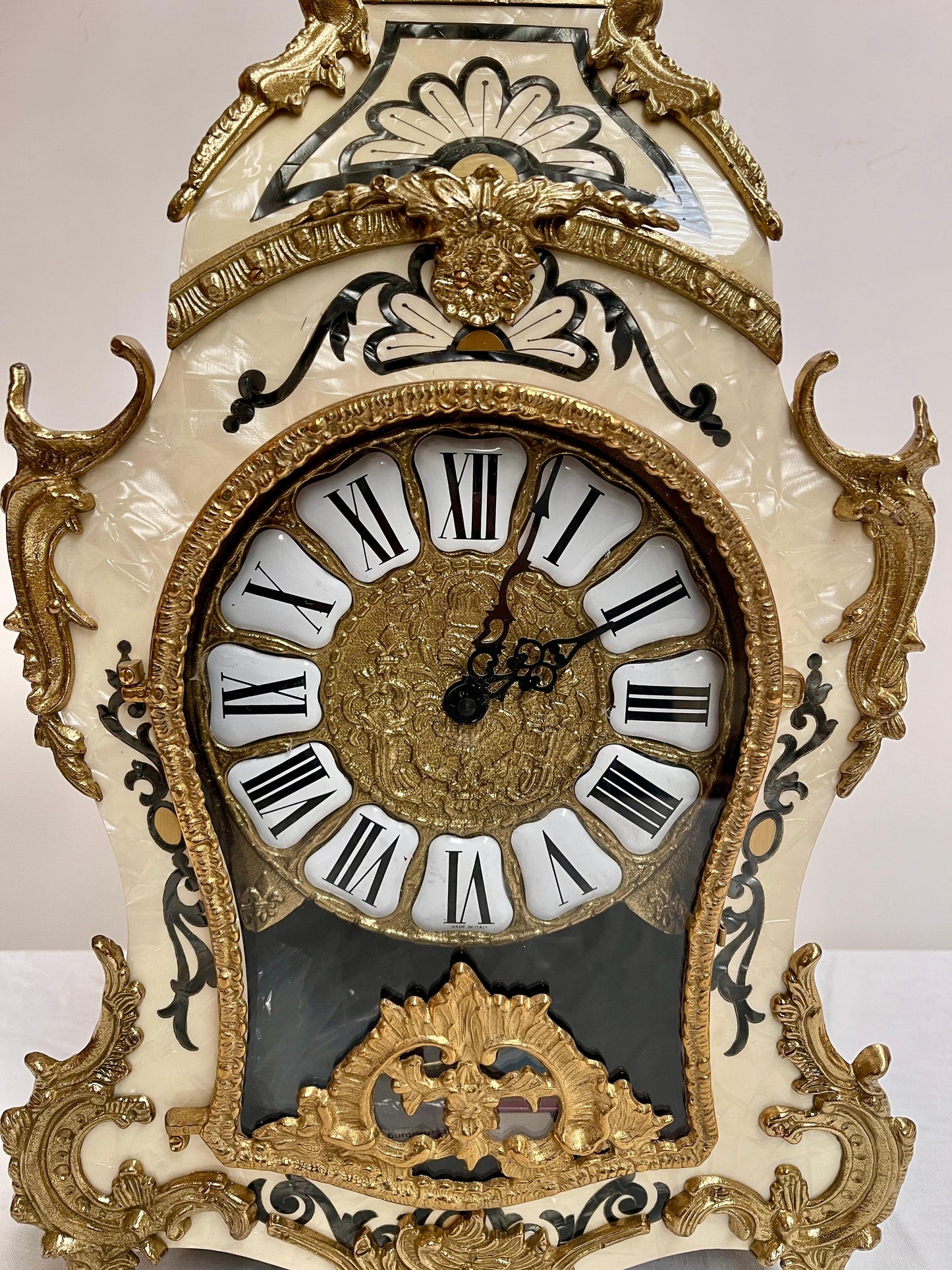 Orologio italiano in bronzo e legno a batteria stilo francese anni '90