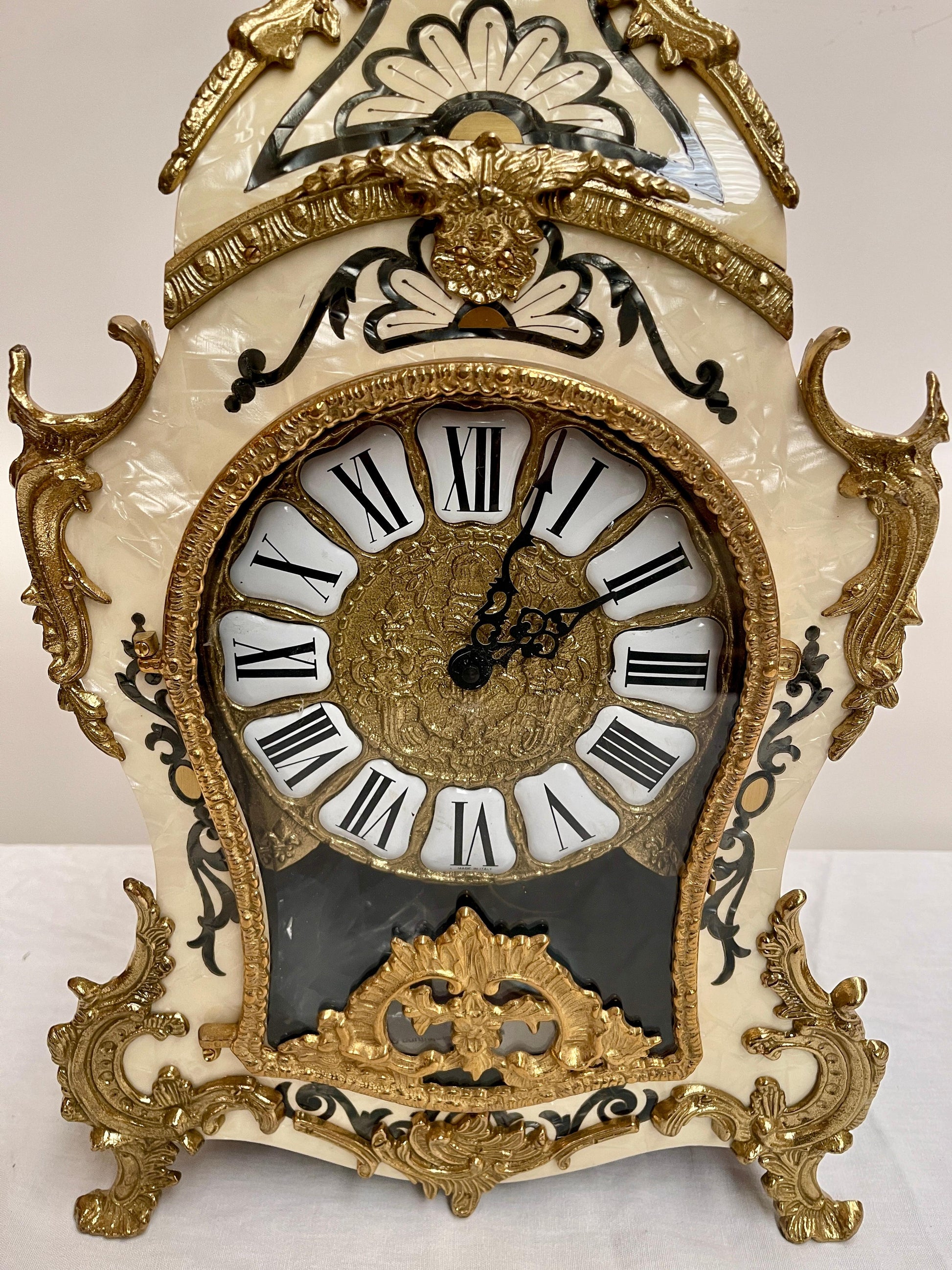 Orologio italiano in bronzo e legno a batteria stilo francese anni '90