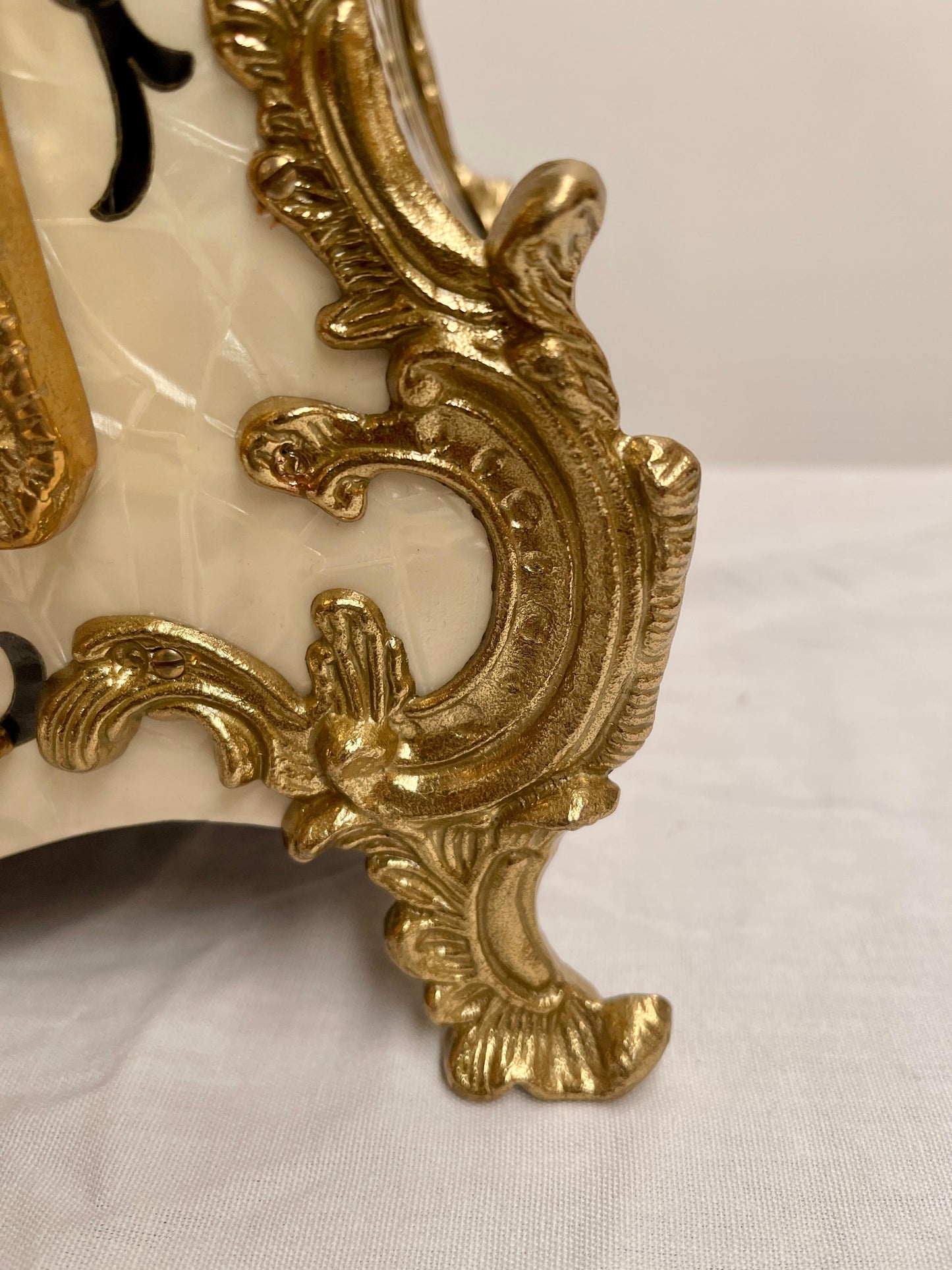 Orologio italiano in bronzo e legno a batteria stilo francese anni '90