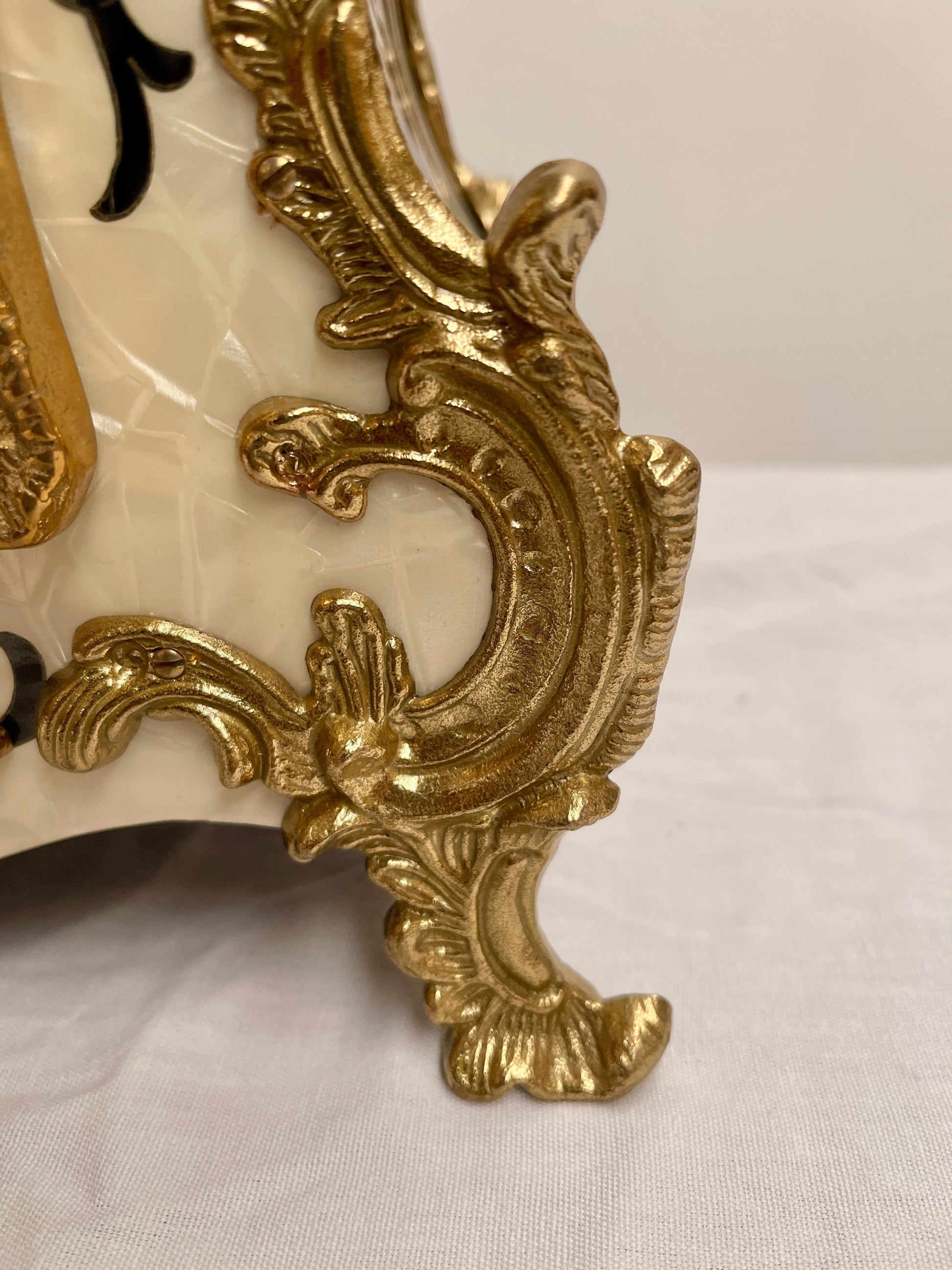 Orologio italiano in bronzo e legno a batteria stilo francese anni '90