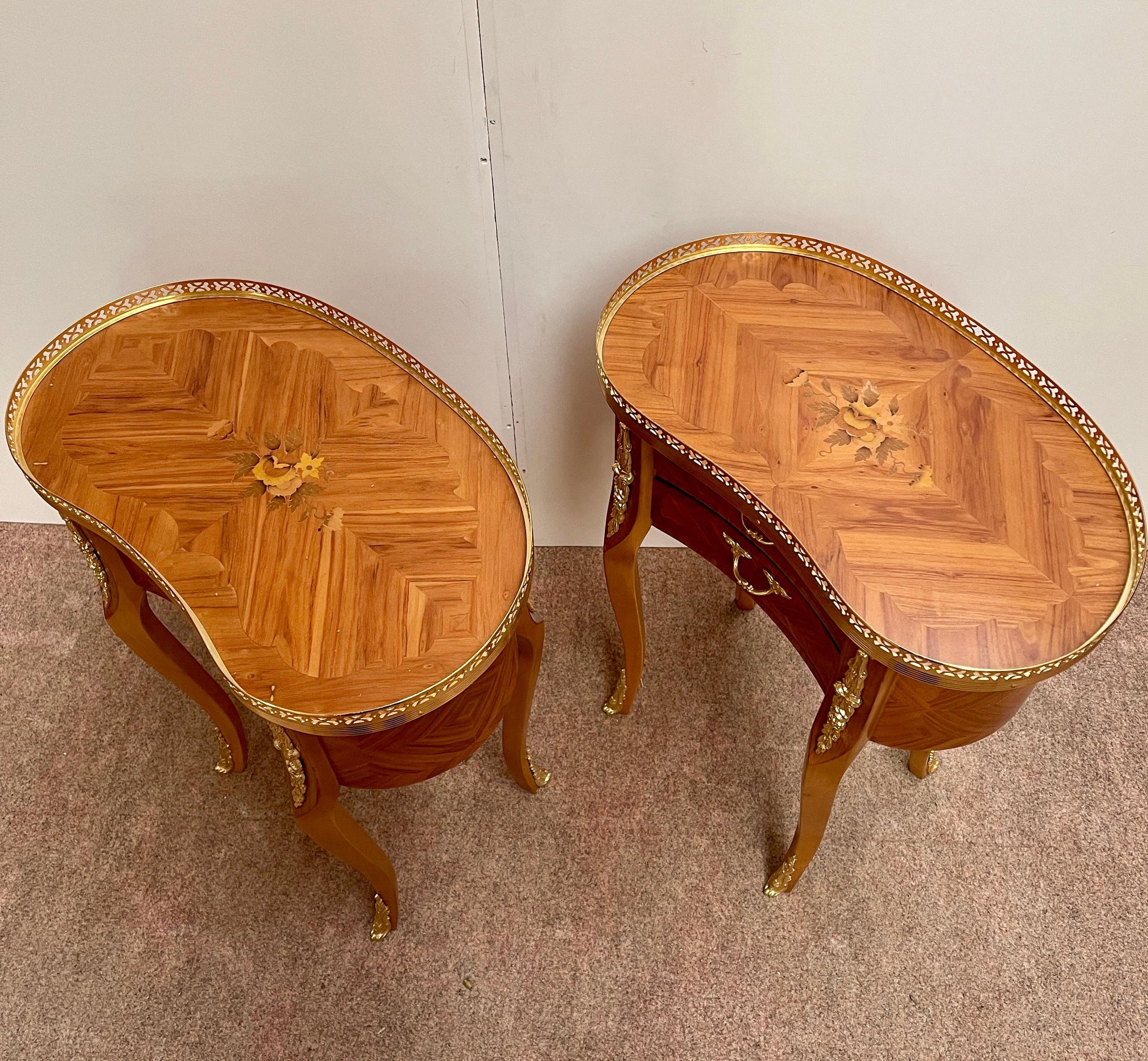 Bellisima coppia di comodini francese stile luigi XVI in legno e bronzo anni 70