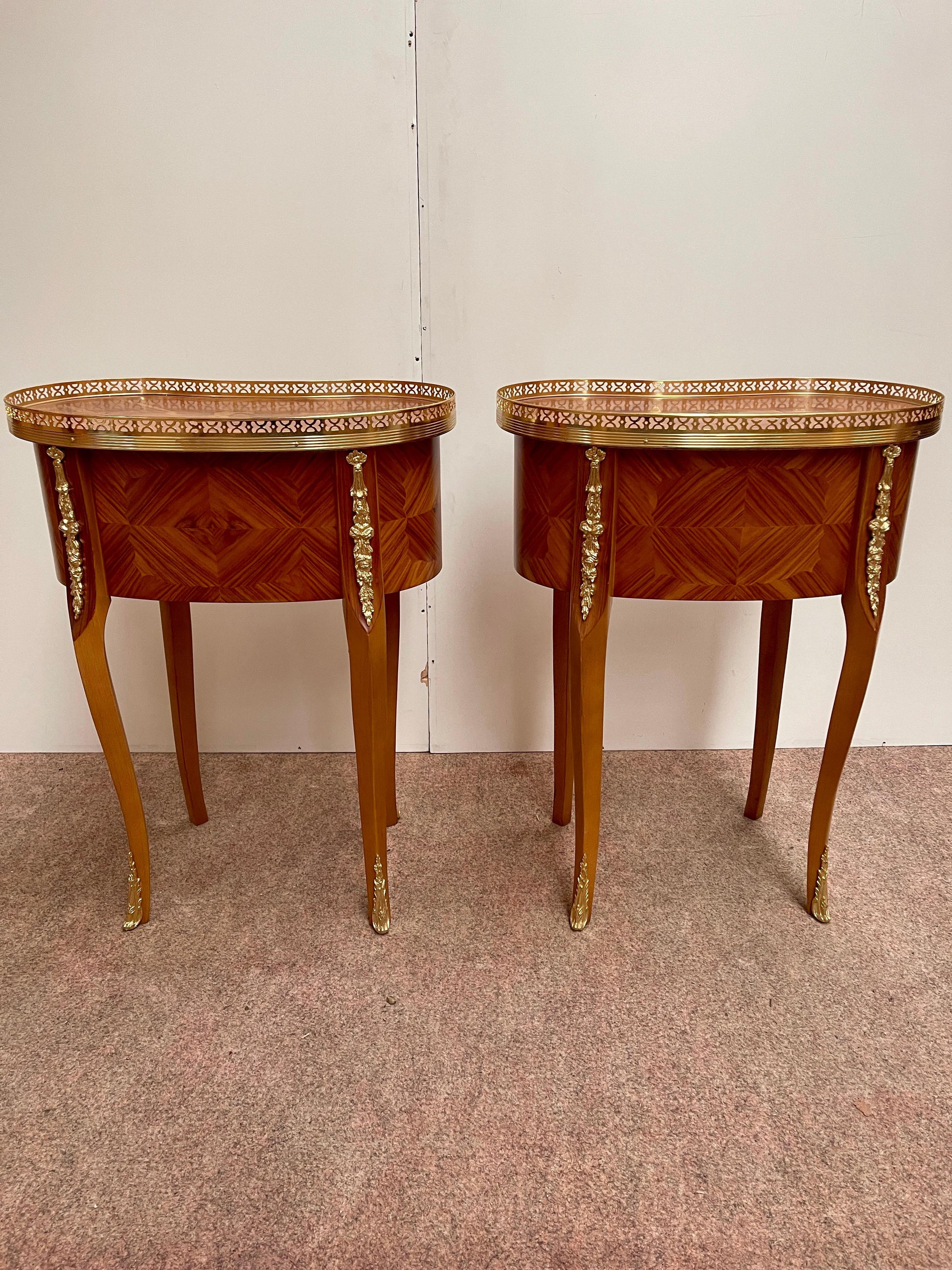 Bellisima coppia di comodini francese stile luigi XVI in legno e bronzo anni 70