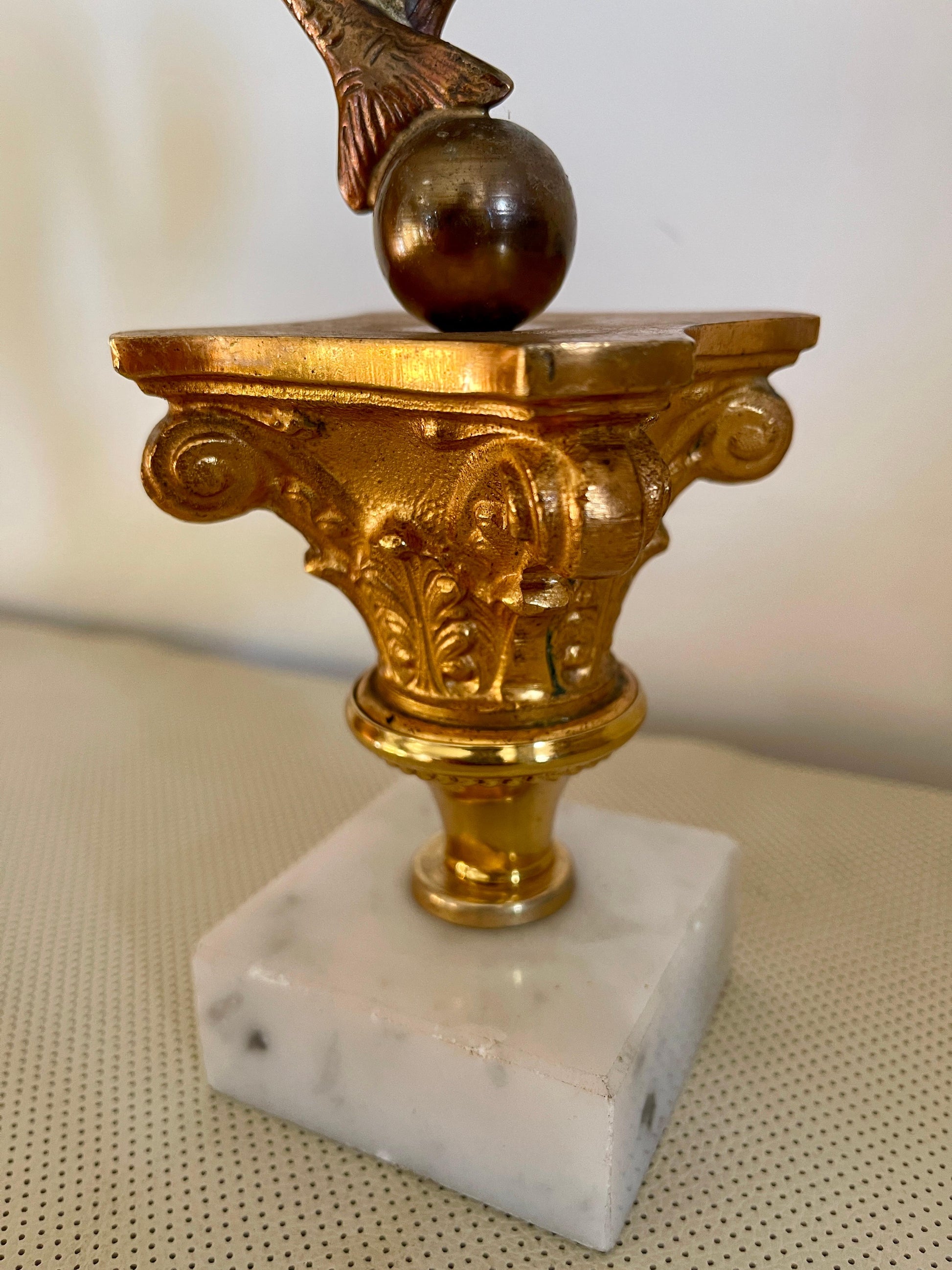 Scultura trofeo di pesca d'epoca in bronzo e marmo XX secolo italiano