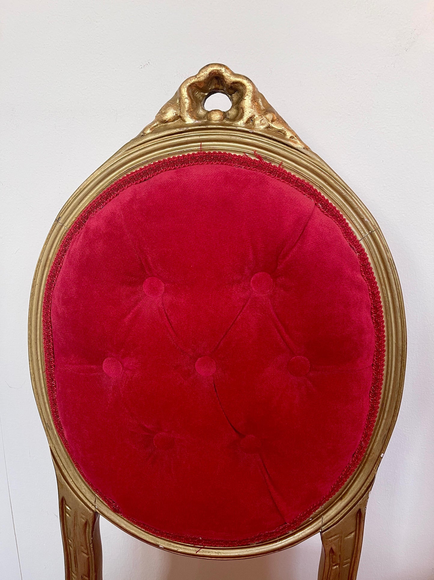 Bellisima coppia di sedie italiana in legno masselo stile luigi XVI anni '80