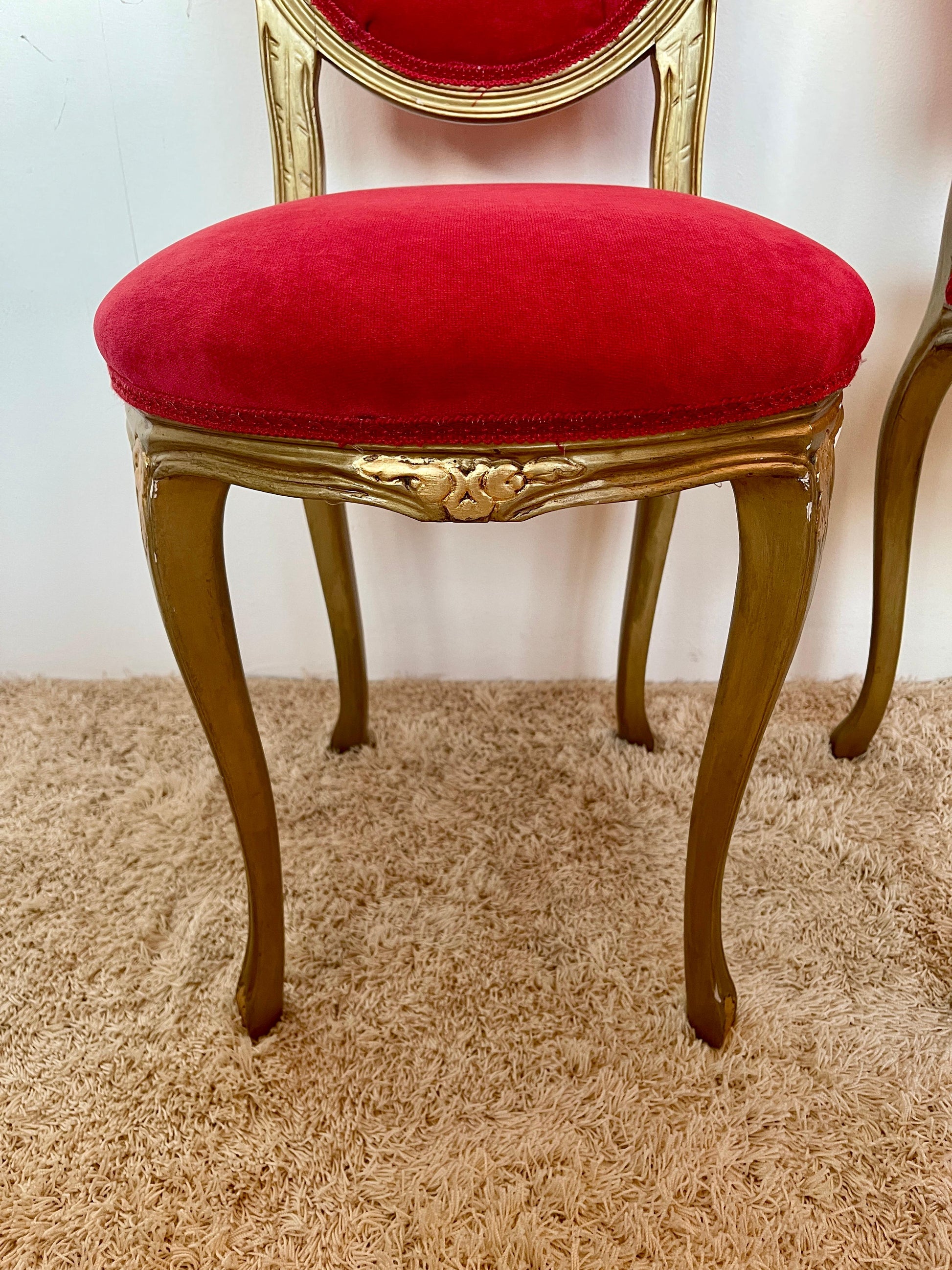 Bellisima coppia di sedie italiana in legno masselo stile luigi XVI anni '80