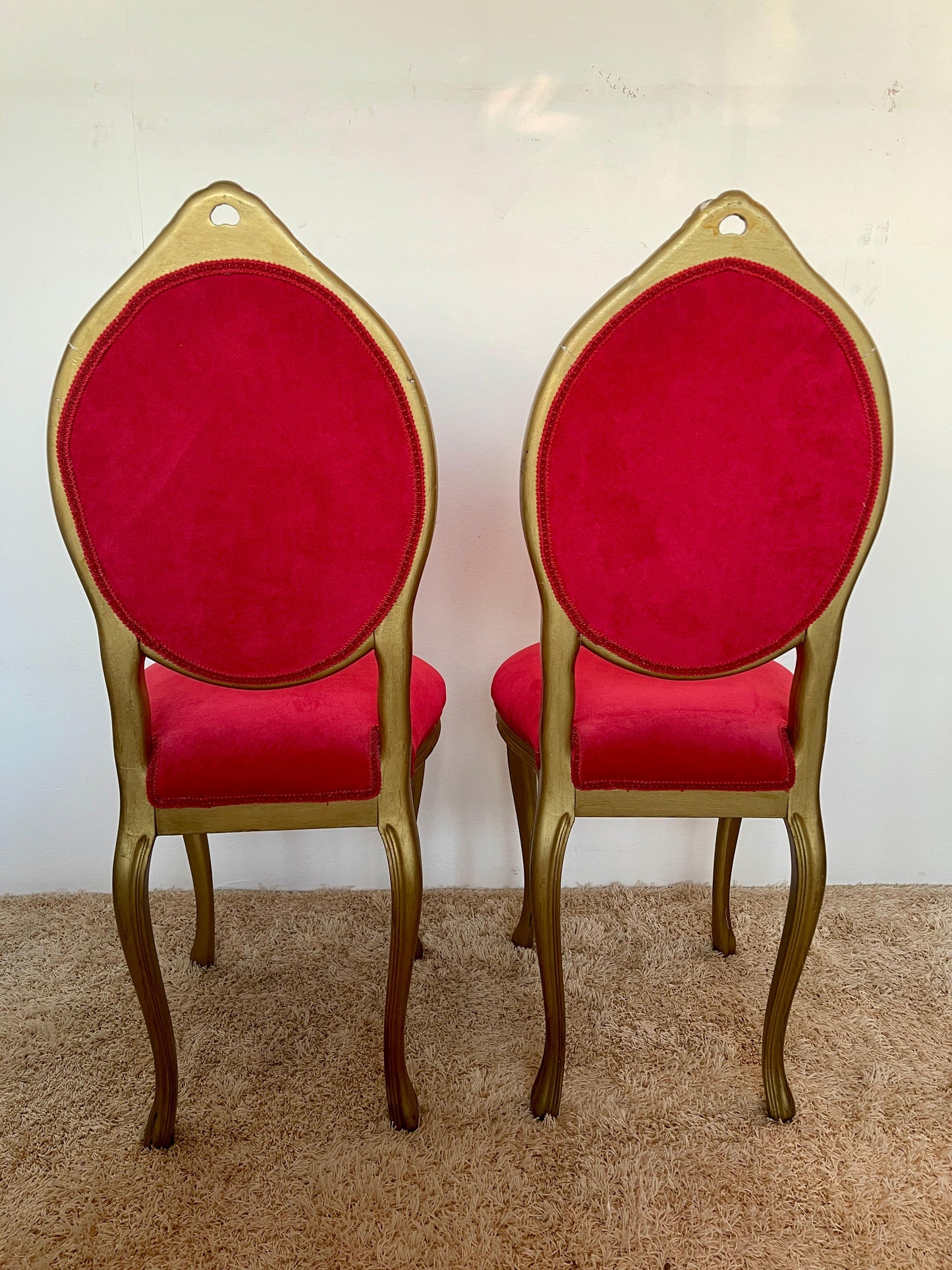 Bellisima coppia di sedie italiana in legno masselo stile luigi XVI anni '80