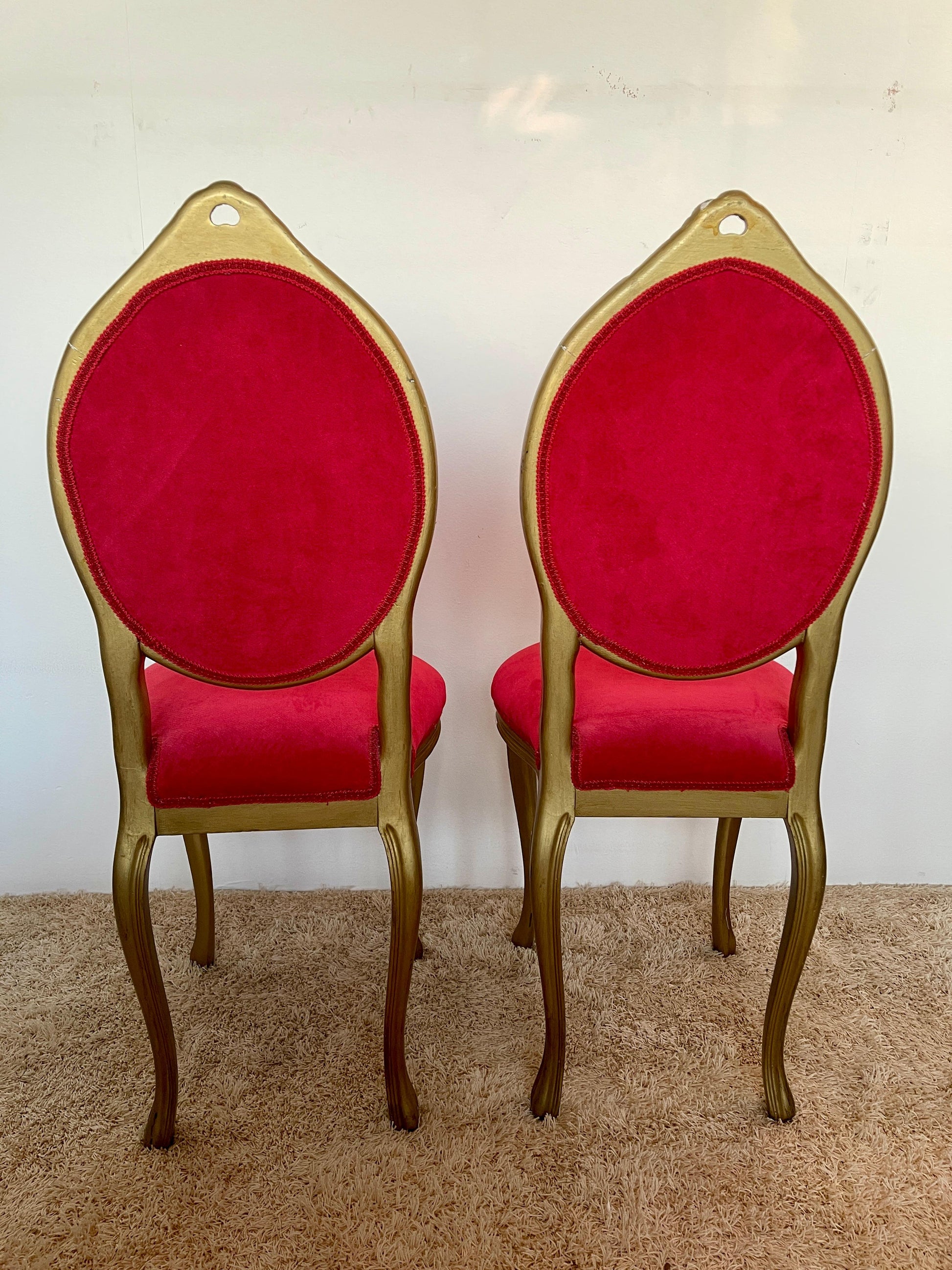 Bellisima coppia di sedie italiana in legno masselo stile luigi XVI anni '80