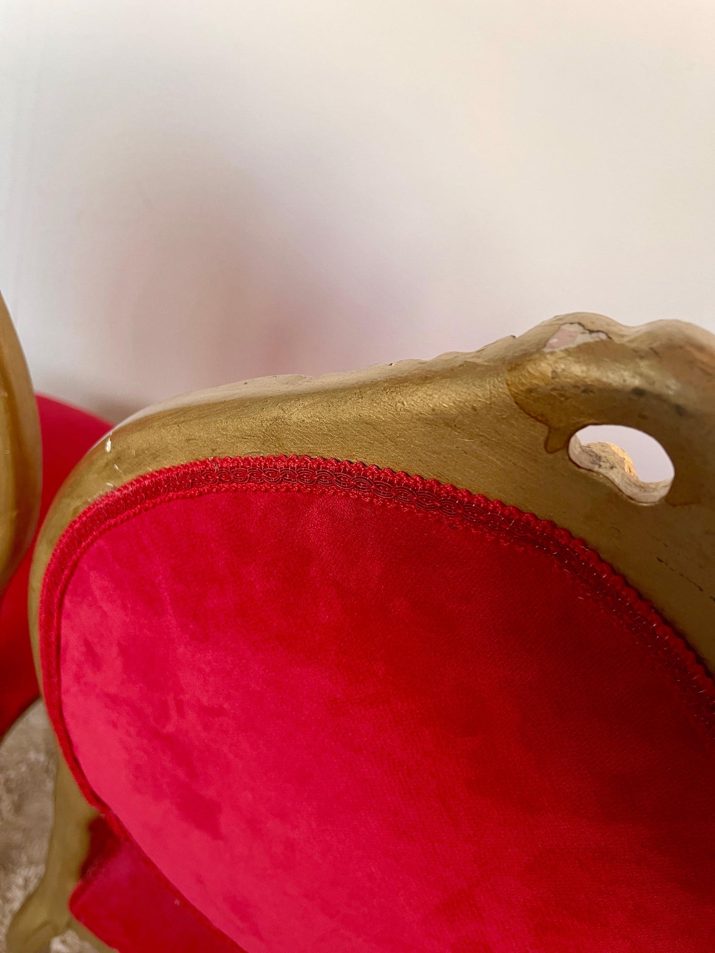 Bellisima coppia di sedie italiana in legno masselo stile luigi XVI anni '80