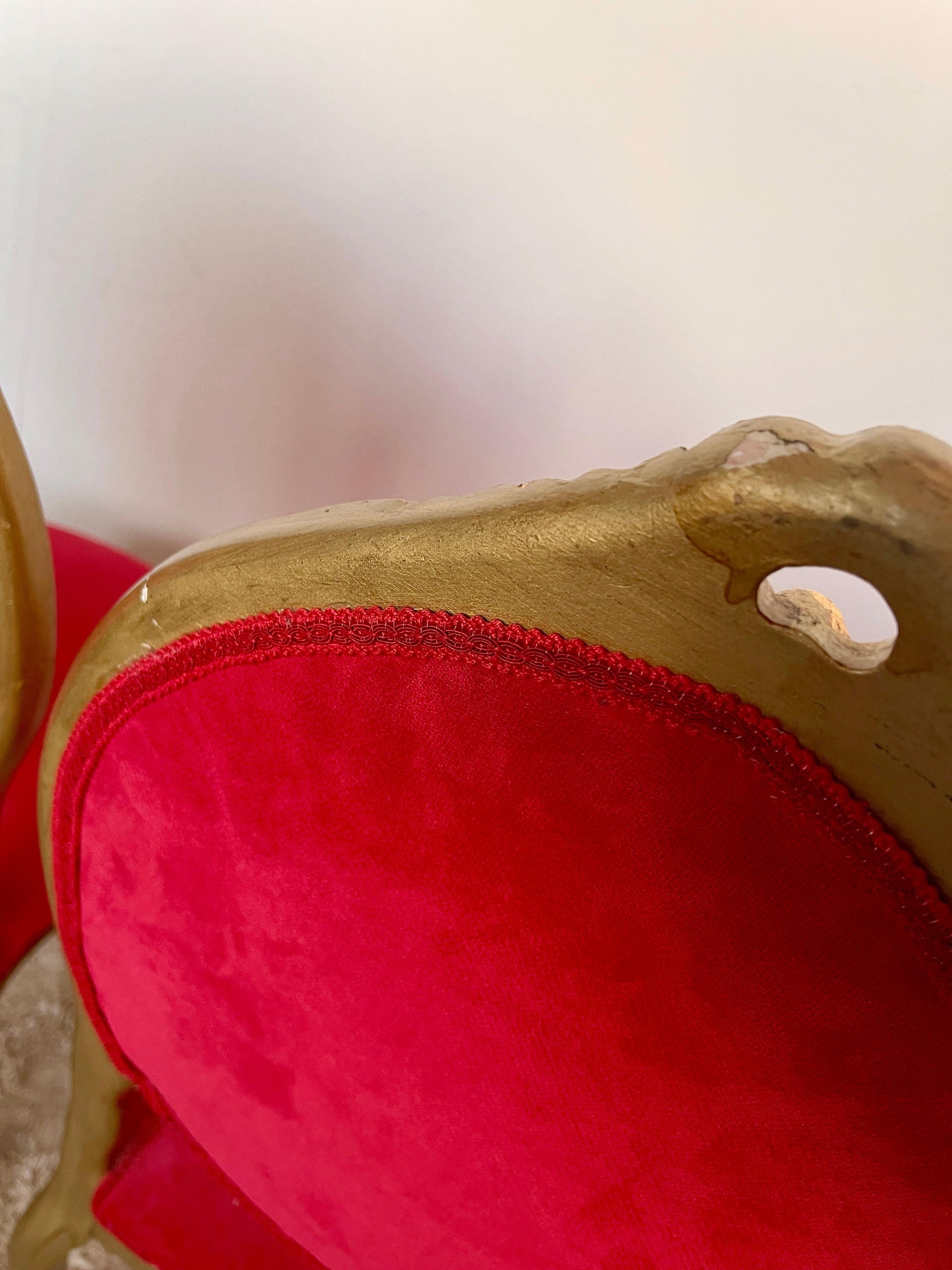 Bellisima coppia di sedie italiana in legno masselo stile luigi XVI anni '80