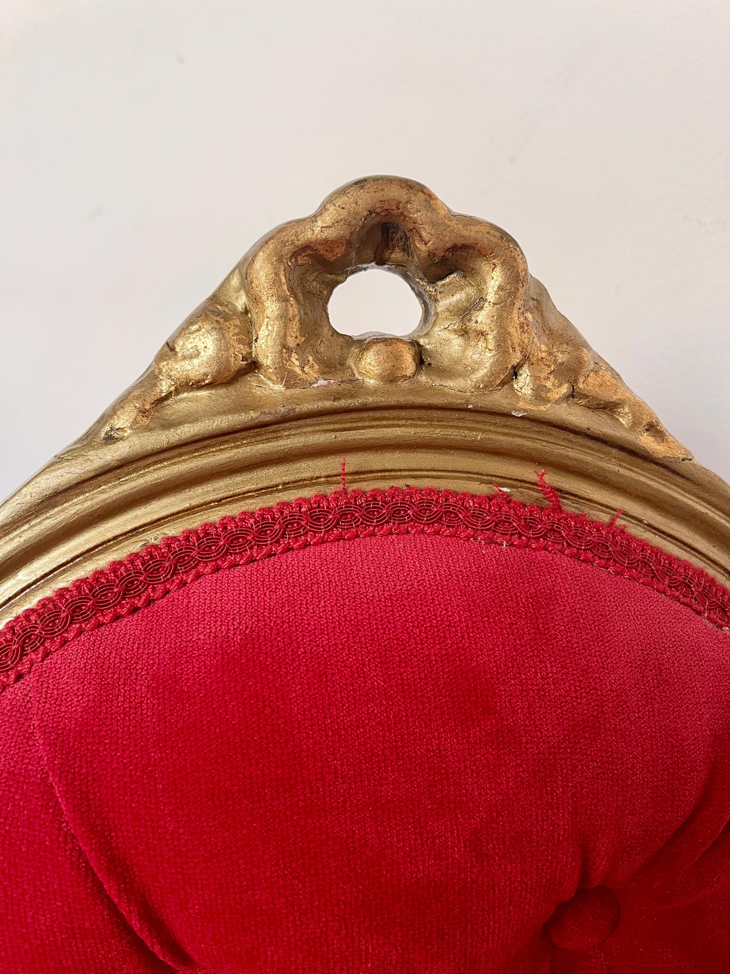 Bellisima coppia di sedie italiana in legno masselo stile luigi XVI anni '80