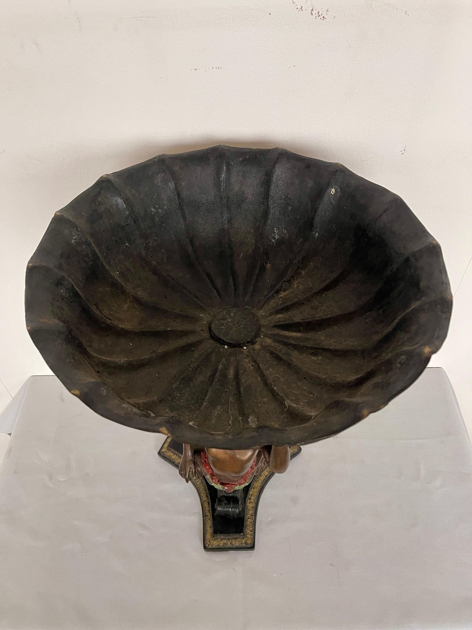 Alzata in bronzo con scultura di putti del XX secolo