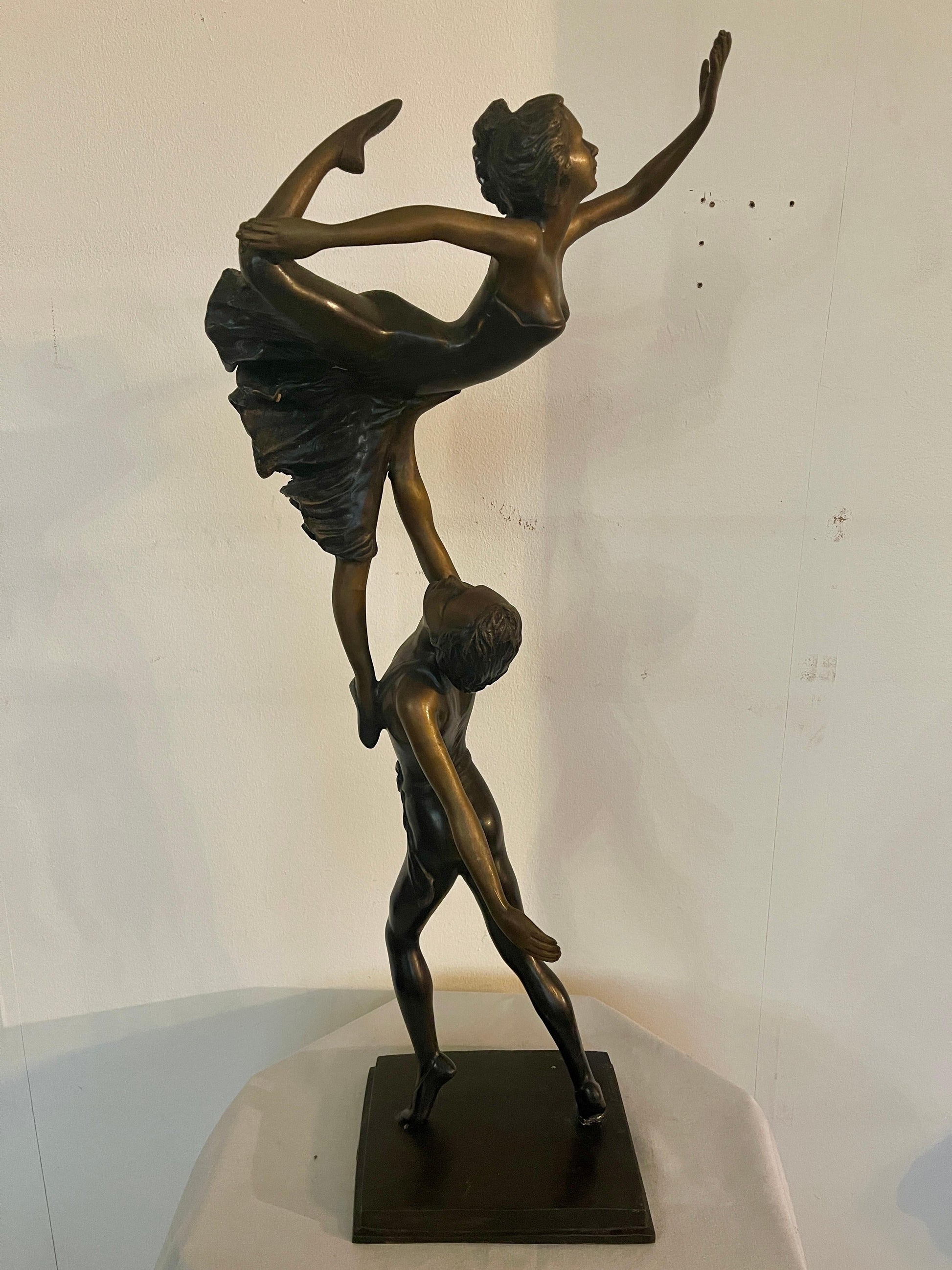 Scultura di ballerini in bronzo francese anni '30