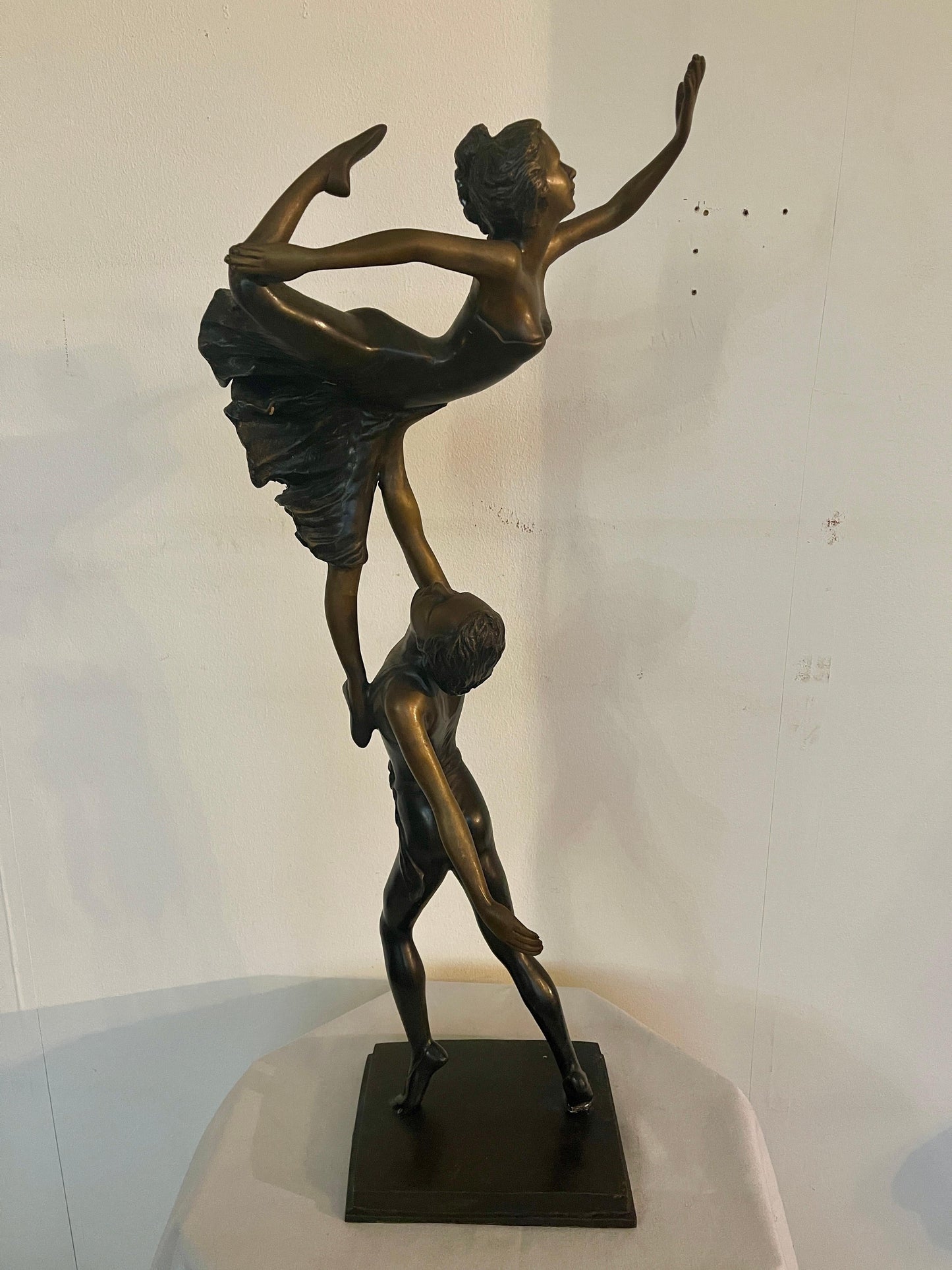 Scultura di ballerini in bronzo francese anni '30