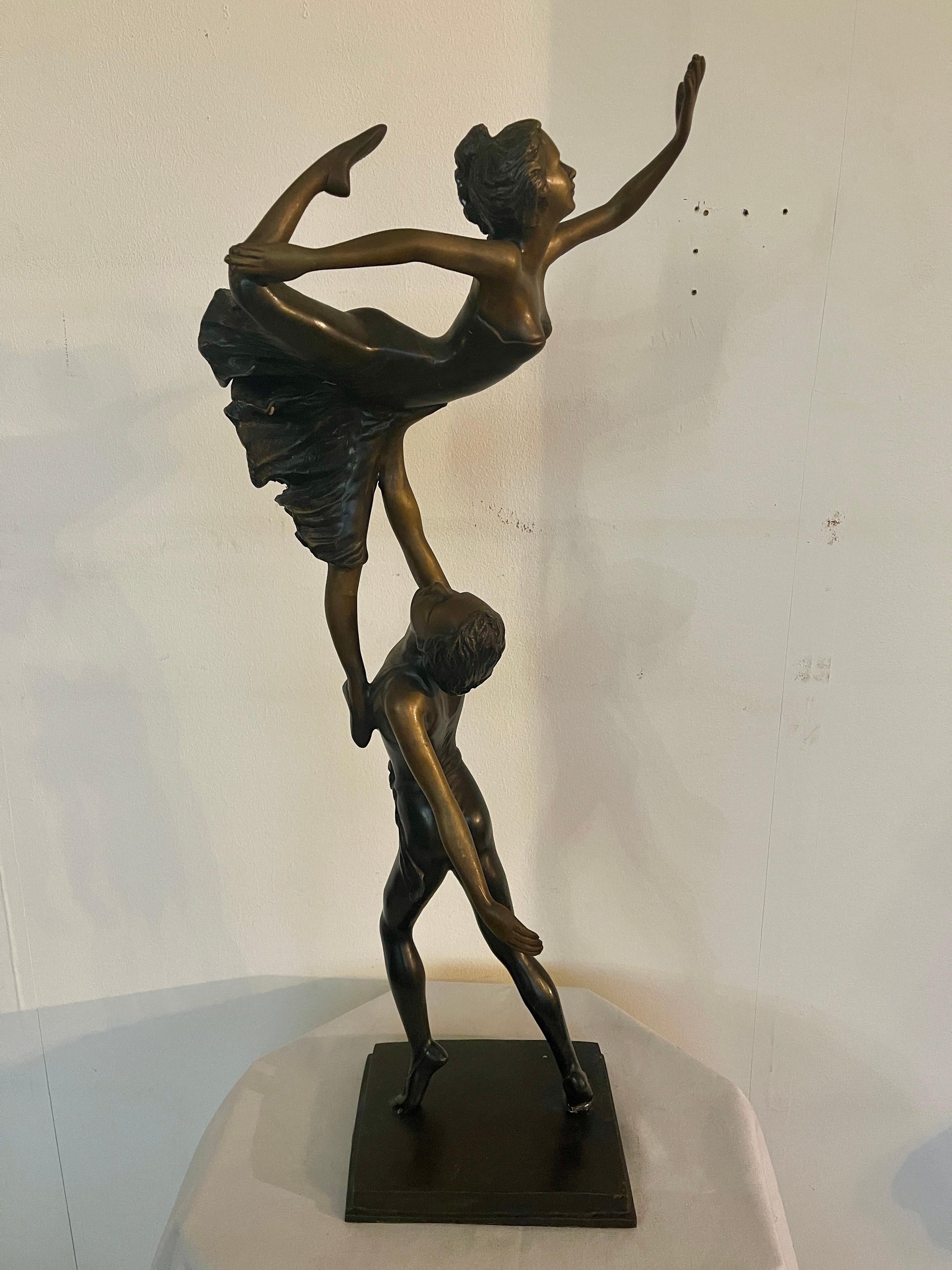Scultura di ballerini in bronzo francese anni '30