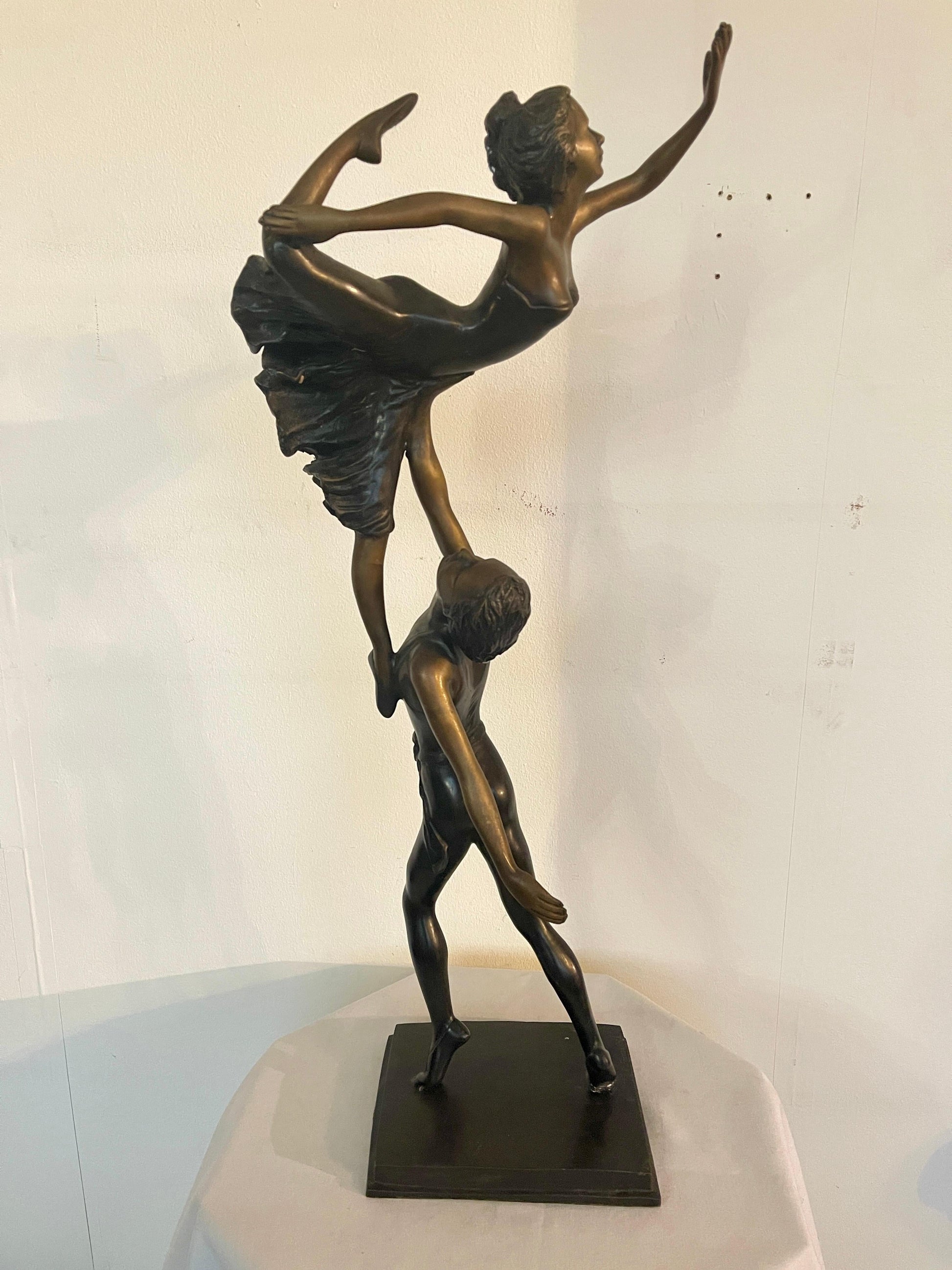 Scultura di ballerini in bronzo francese anni '30