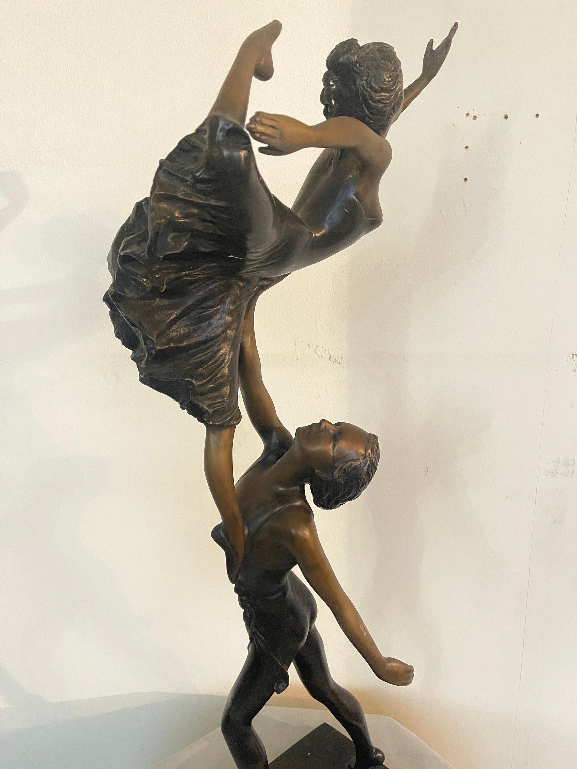 Scultura di ballerini in bronzo francese anni '30