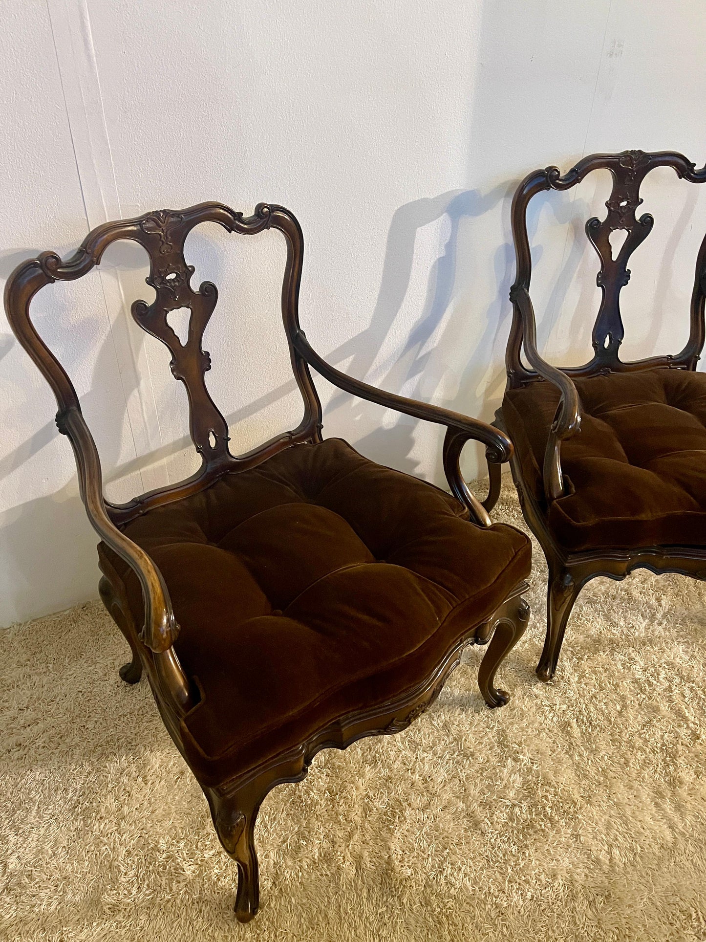 Coppia di poltrone in noce veneto XIX secolo