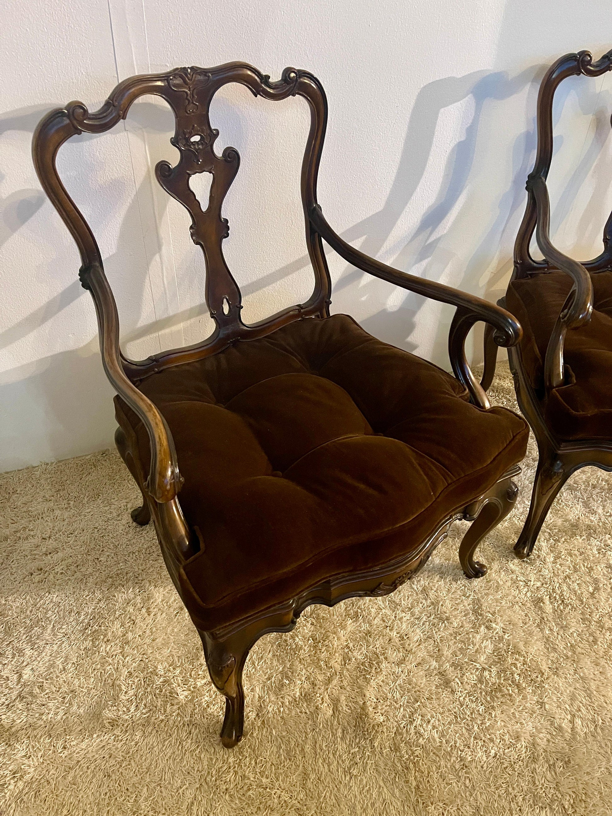 Coppia di poltrone in noce veneto XIX secolo