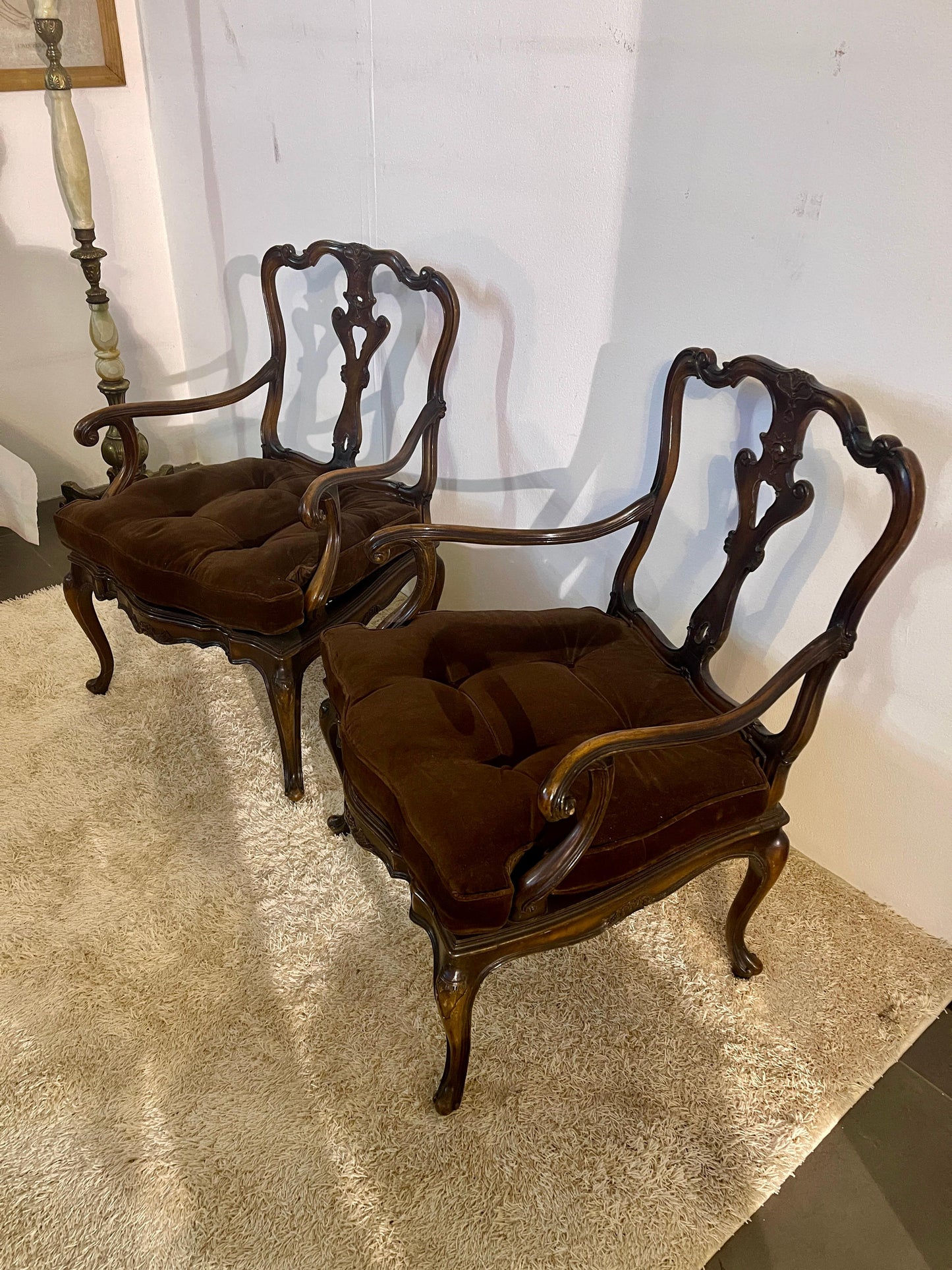 Coppia di poltrone in noce veneto XIX secolo