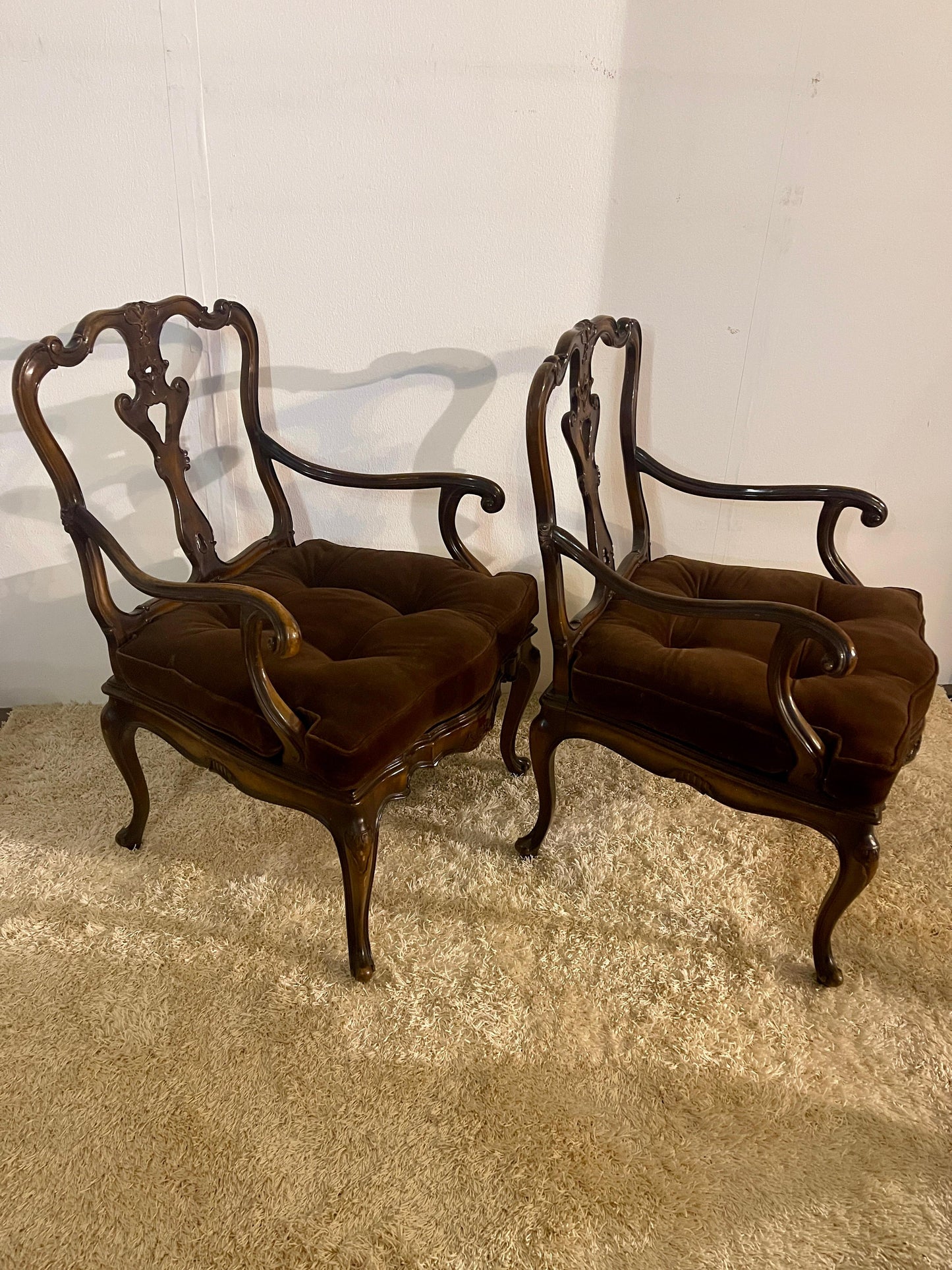 Coppia di poltrone in noce veneto XIX secolo