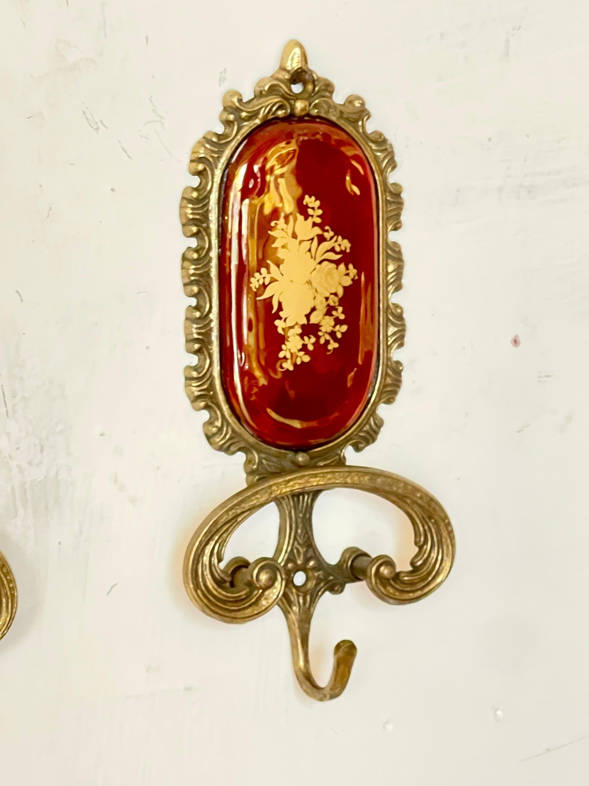 Appendiabiti “Fiori d’Oro” in Ottone Smaltato, italia, anni '80