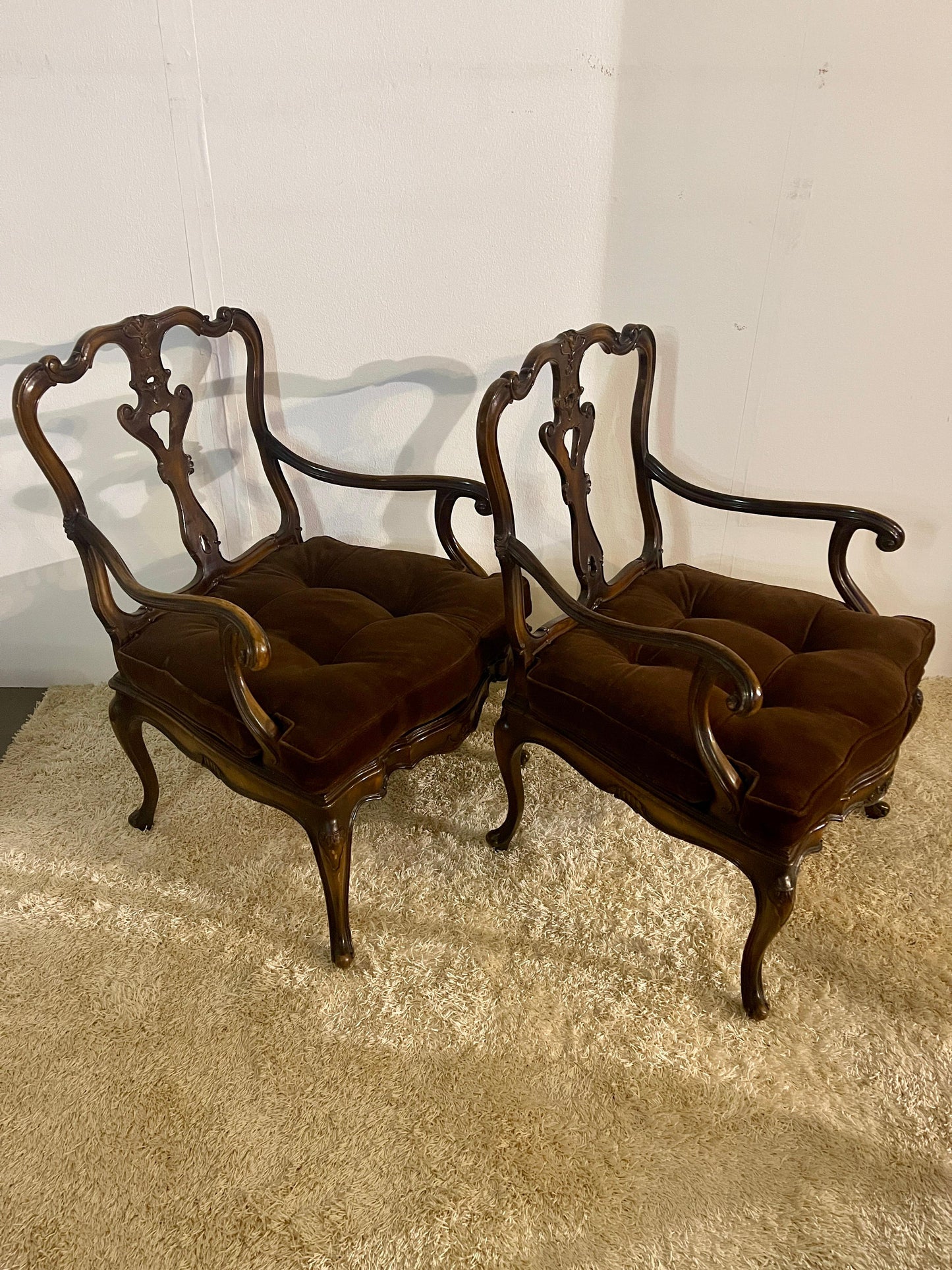 Coppia di poltrone in noce veneto XIX secolo