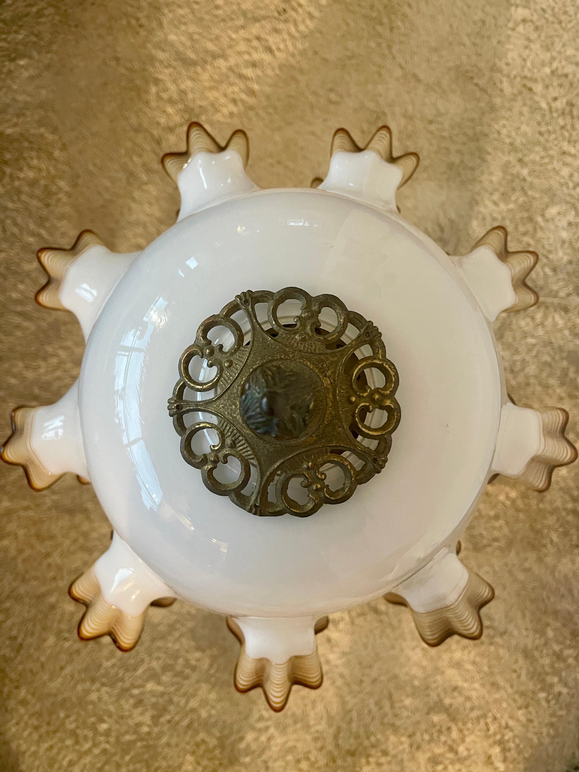 Lampada figurale in bronzo e vetro di murano Art Nouveau XX secolo