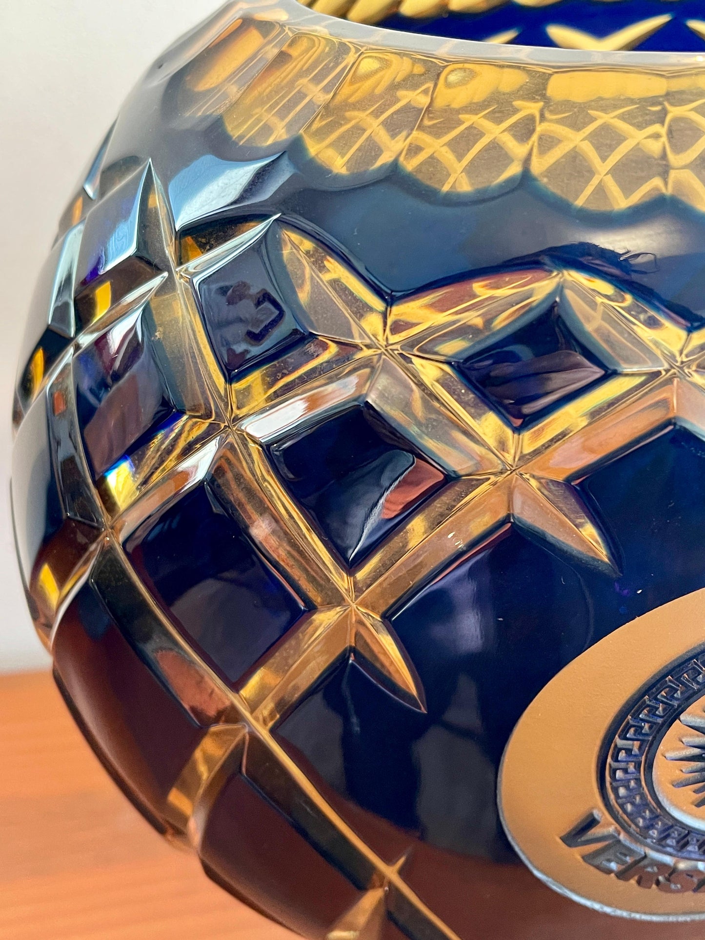 Vaso di lusso in cristallo e bronzo bicolore molato a mano versailles XX secolo