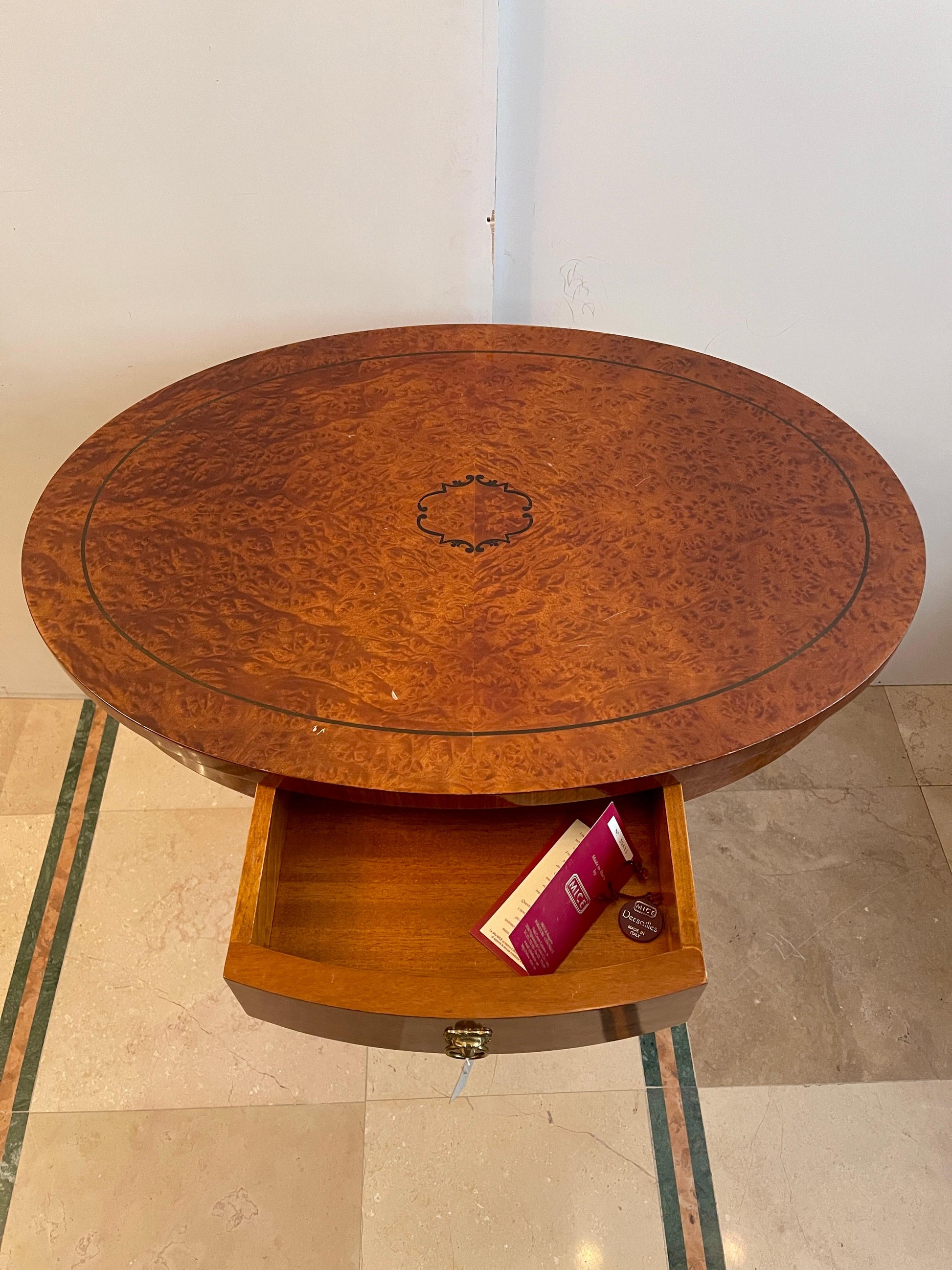 Tavolino in legno stile Biedermeier italiano XX secolo