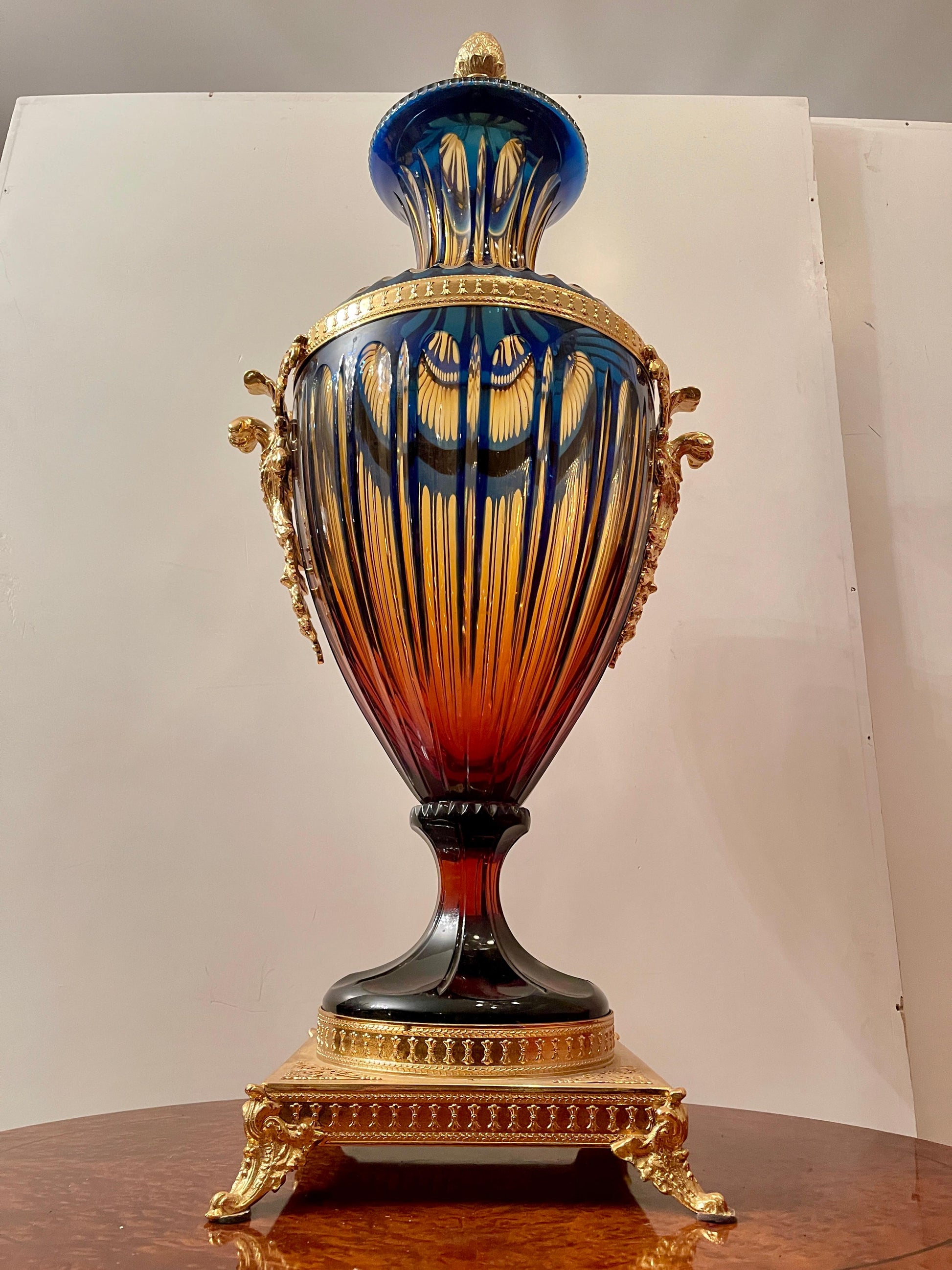 Grandiosa Anfora in cristallo e bronzo dorato florentine italian XX secolo
