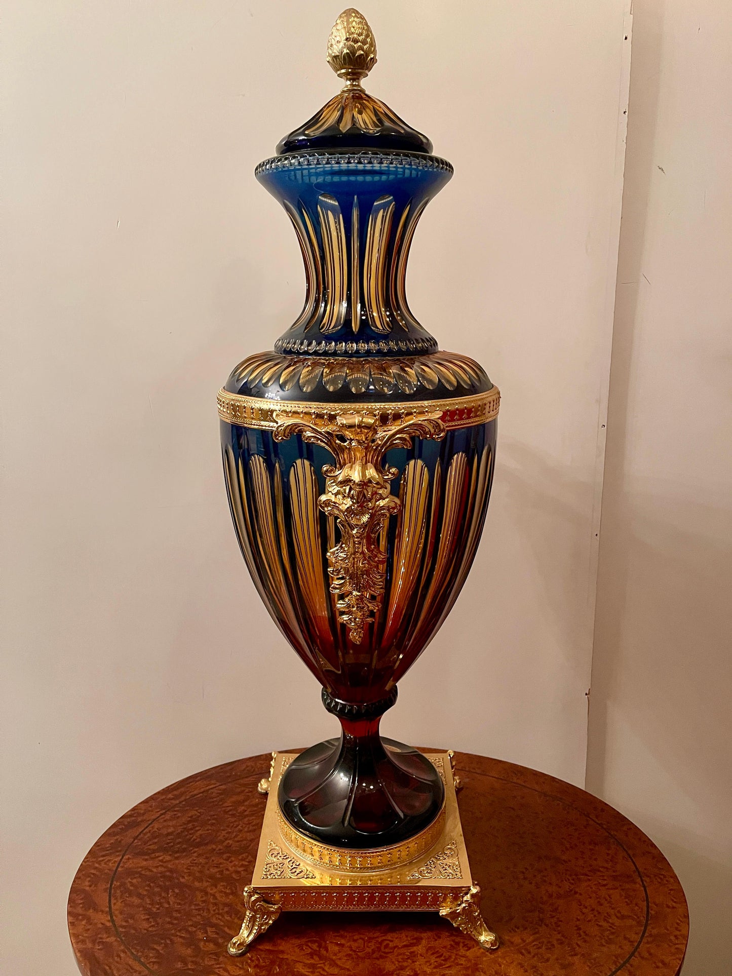Grandiosa Anfora in cristallo e bronzo dorato florentine italian XX secolo