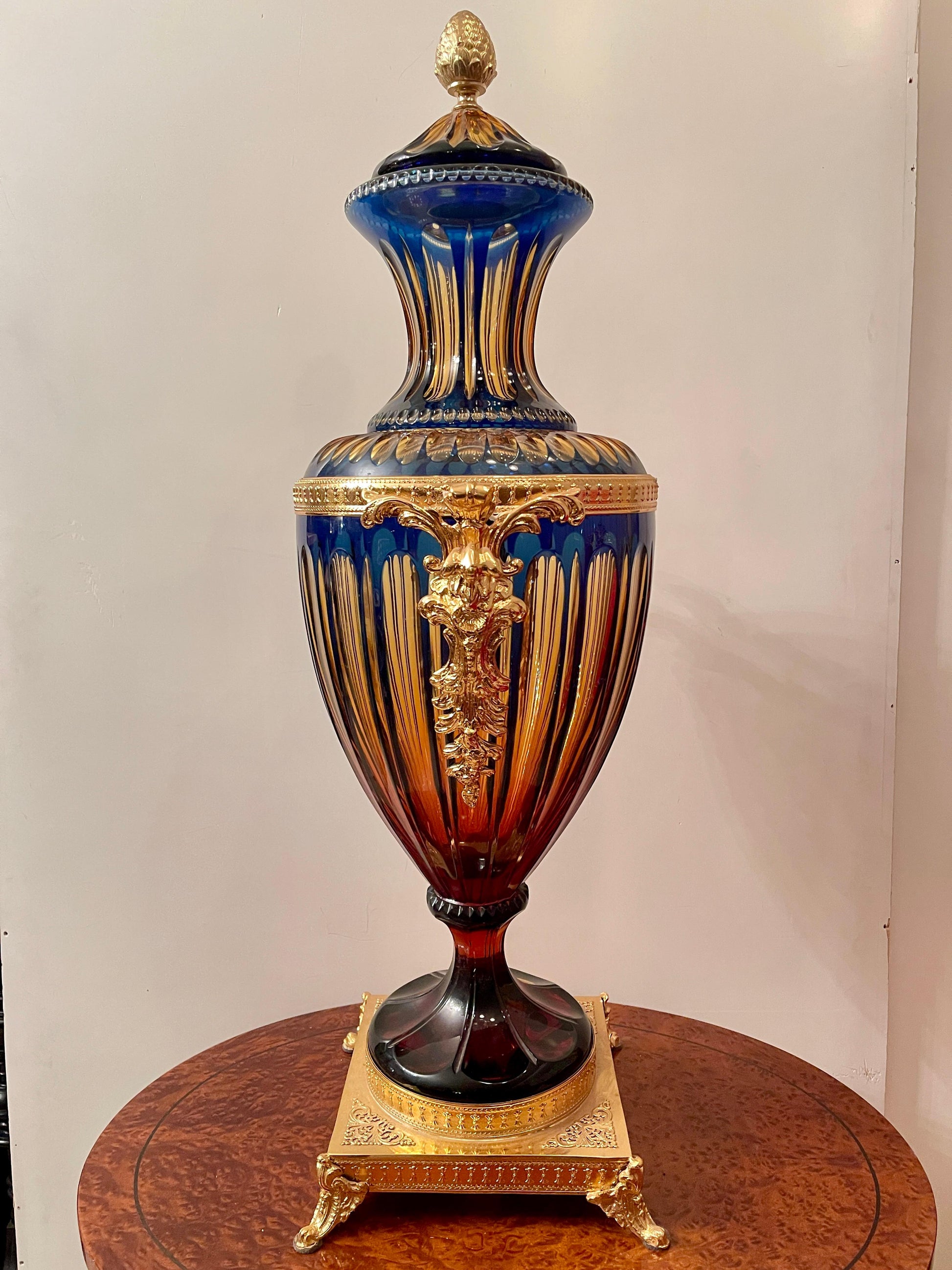 Grandiosa Anfora in cristallo e bronzo dorato florentine italian XX secolo