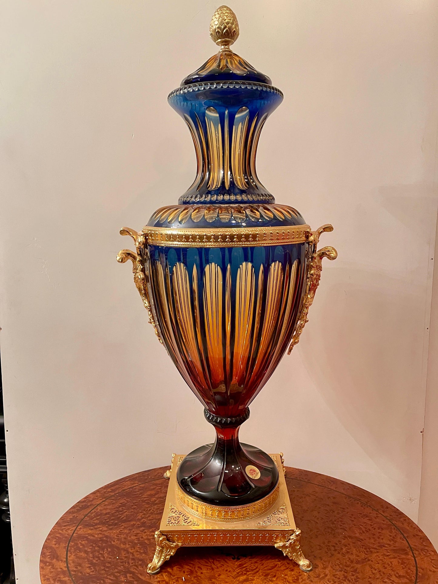 Grandiosa Anfora in cristallo e bronzo dorato florentine italian XX secolo